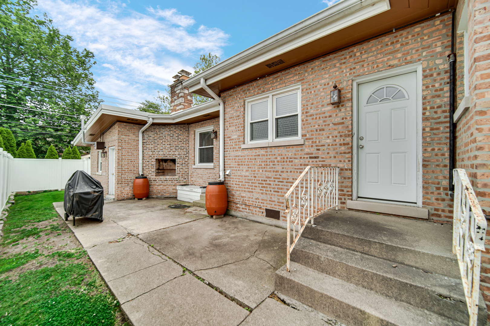 9157 S Avers Avenue, Evergreen Park, IL 60805
