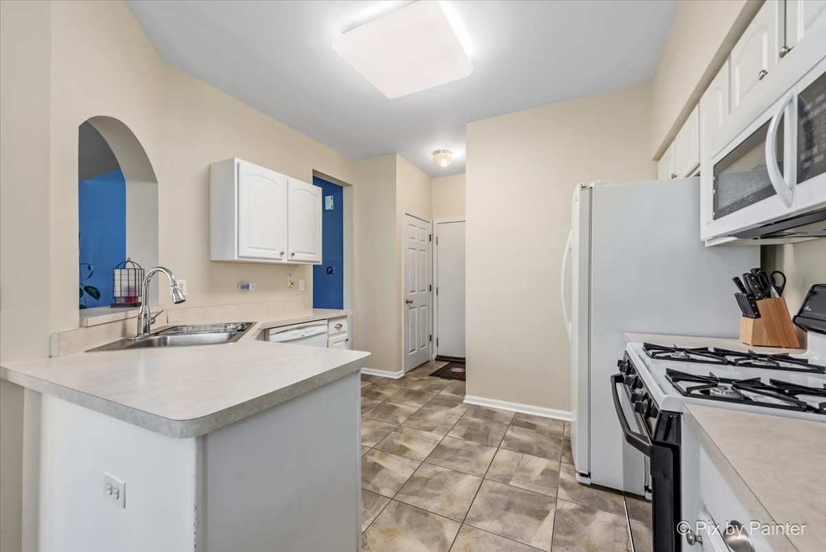 1055 Delta Drive #1055, Elgin, IL 60123
