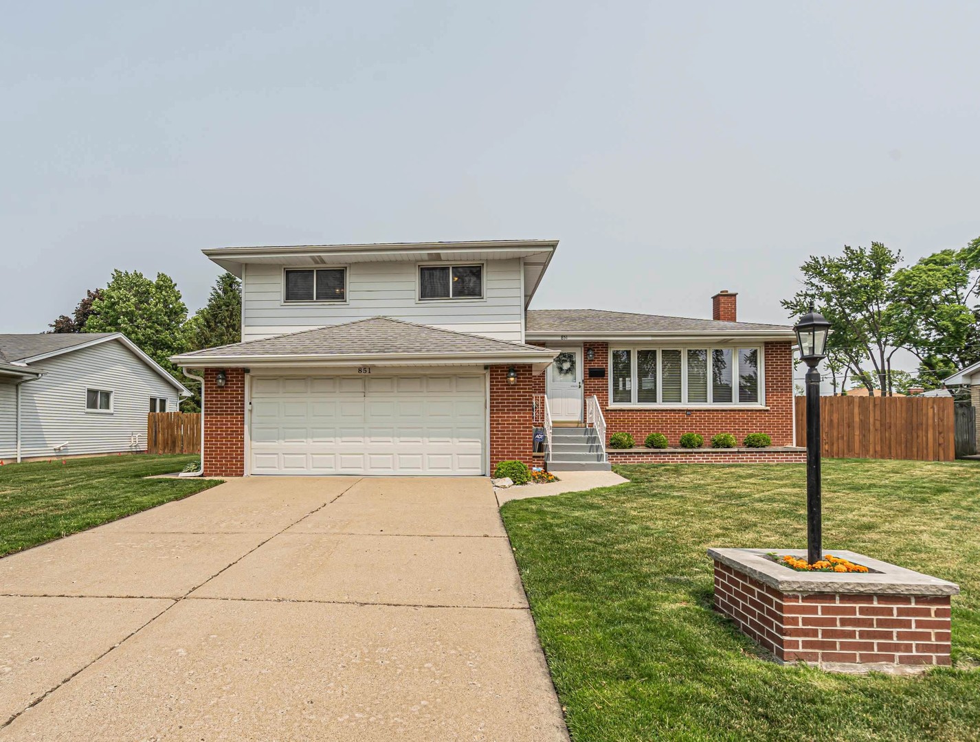 851 Munroe Circle, Des Plaines, IL 60016
