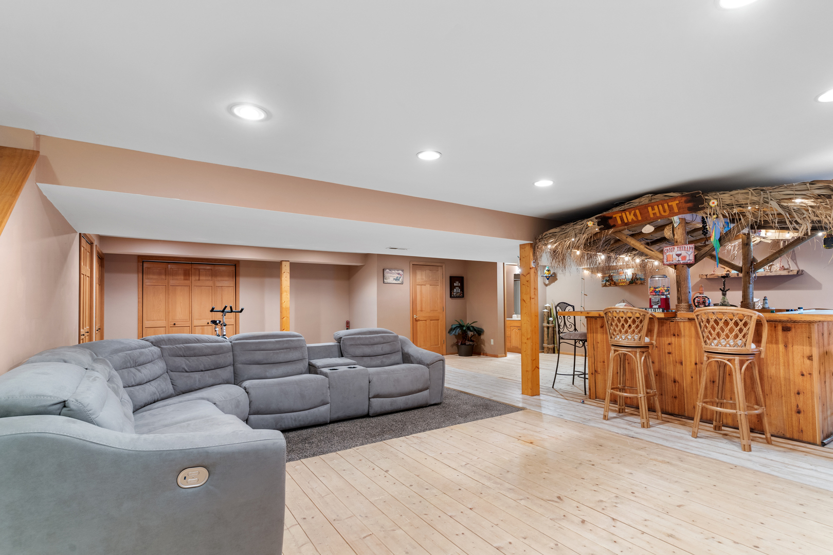 807 Meadow Lane, North Aurora, IL 60542