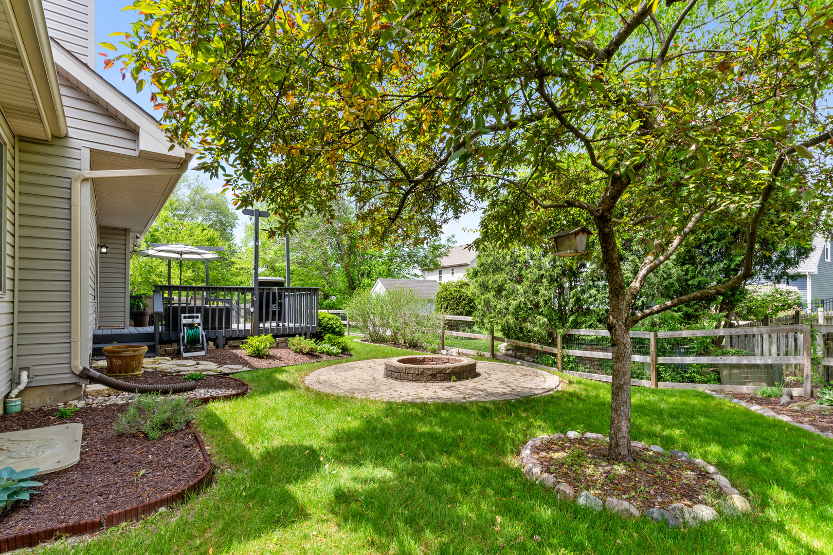 807 Meadow Lane, North Aurora, IL 60542
