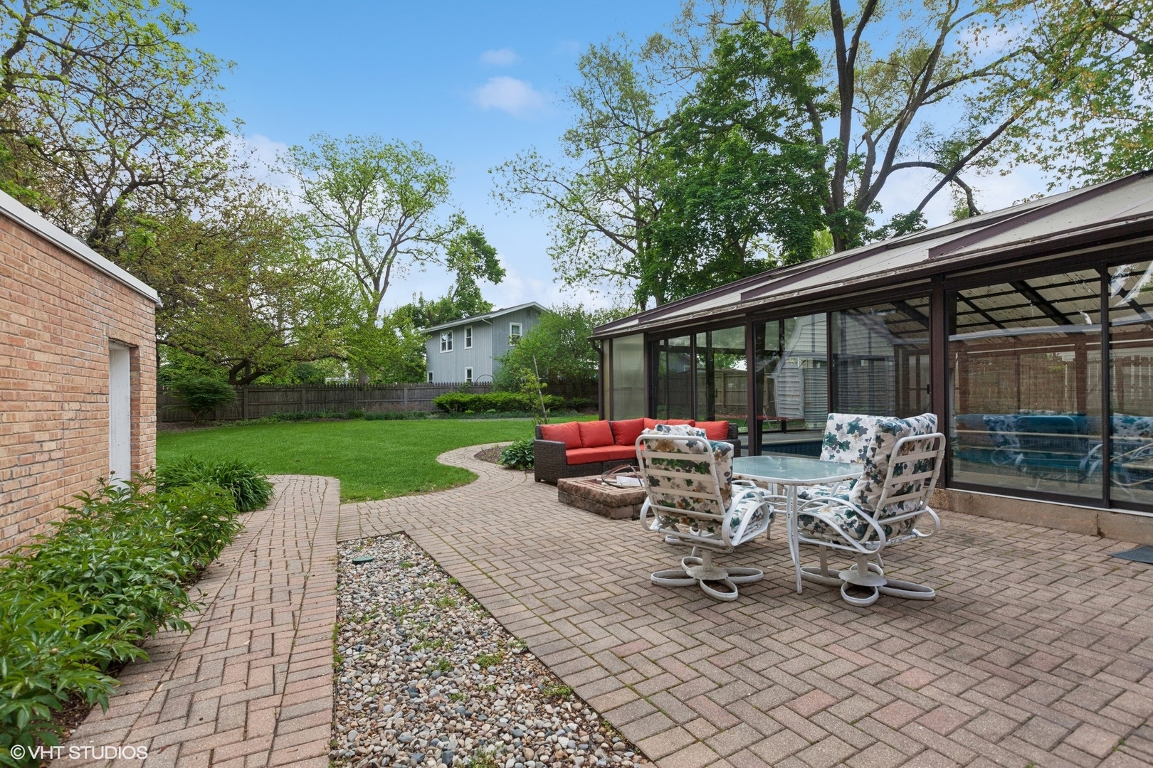 25 S Lincoln Avenue, Geneva, IL 60134