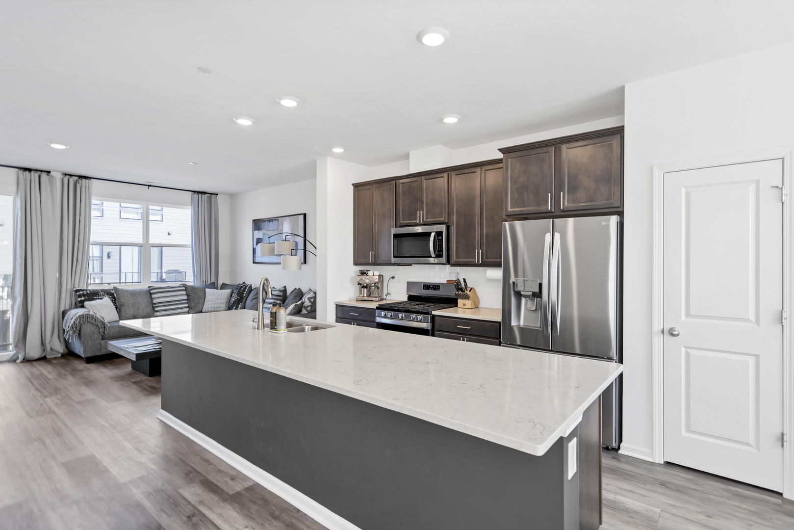 2237 Parkside Drive, Schaumburg, IL 60173
