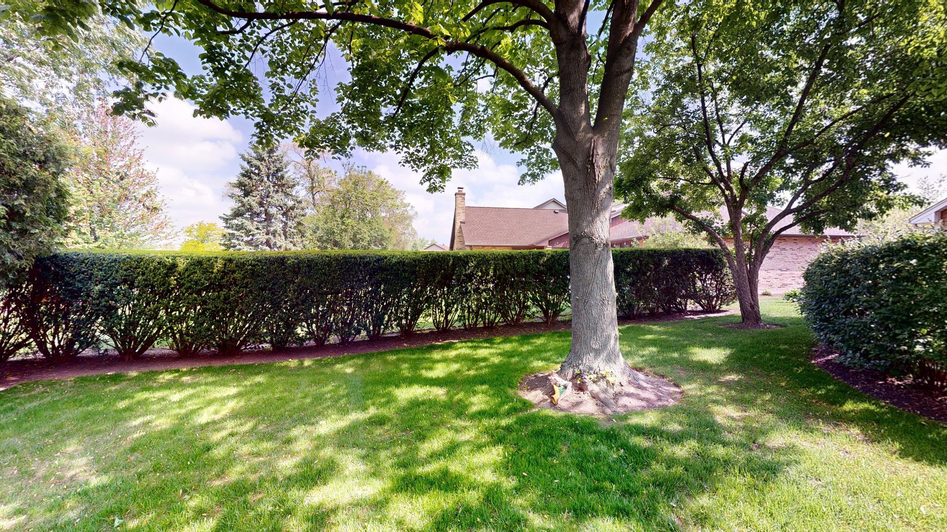 2030 N Oak Wood Drive, Arlington Heights, IL 60004