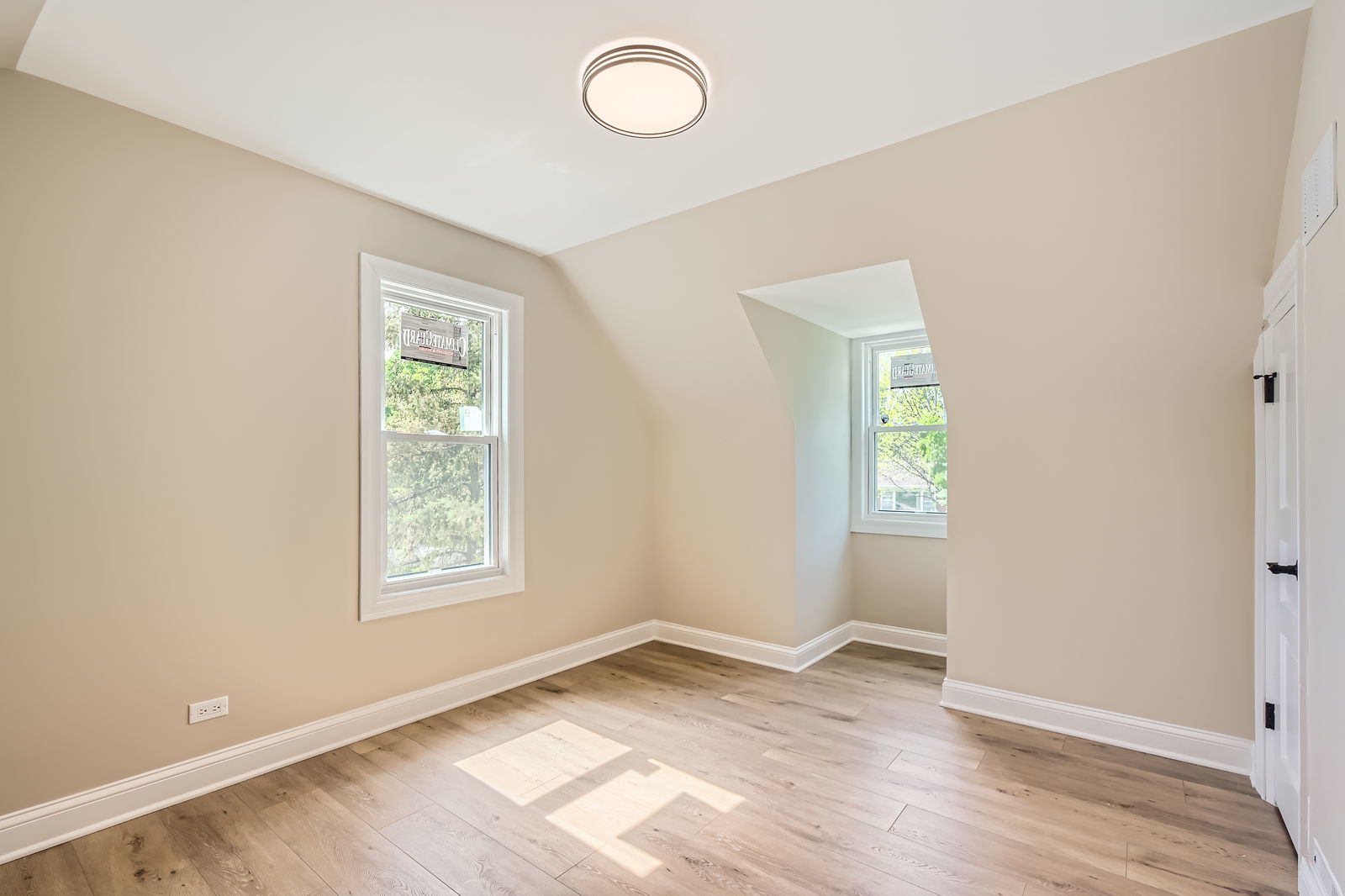 327 Southcote Road, Riverside, IL 60546