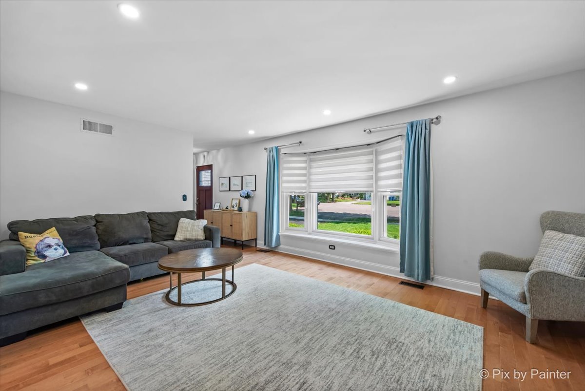 1324 Lancaster Avenue, St. Charles, IL 60174