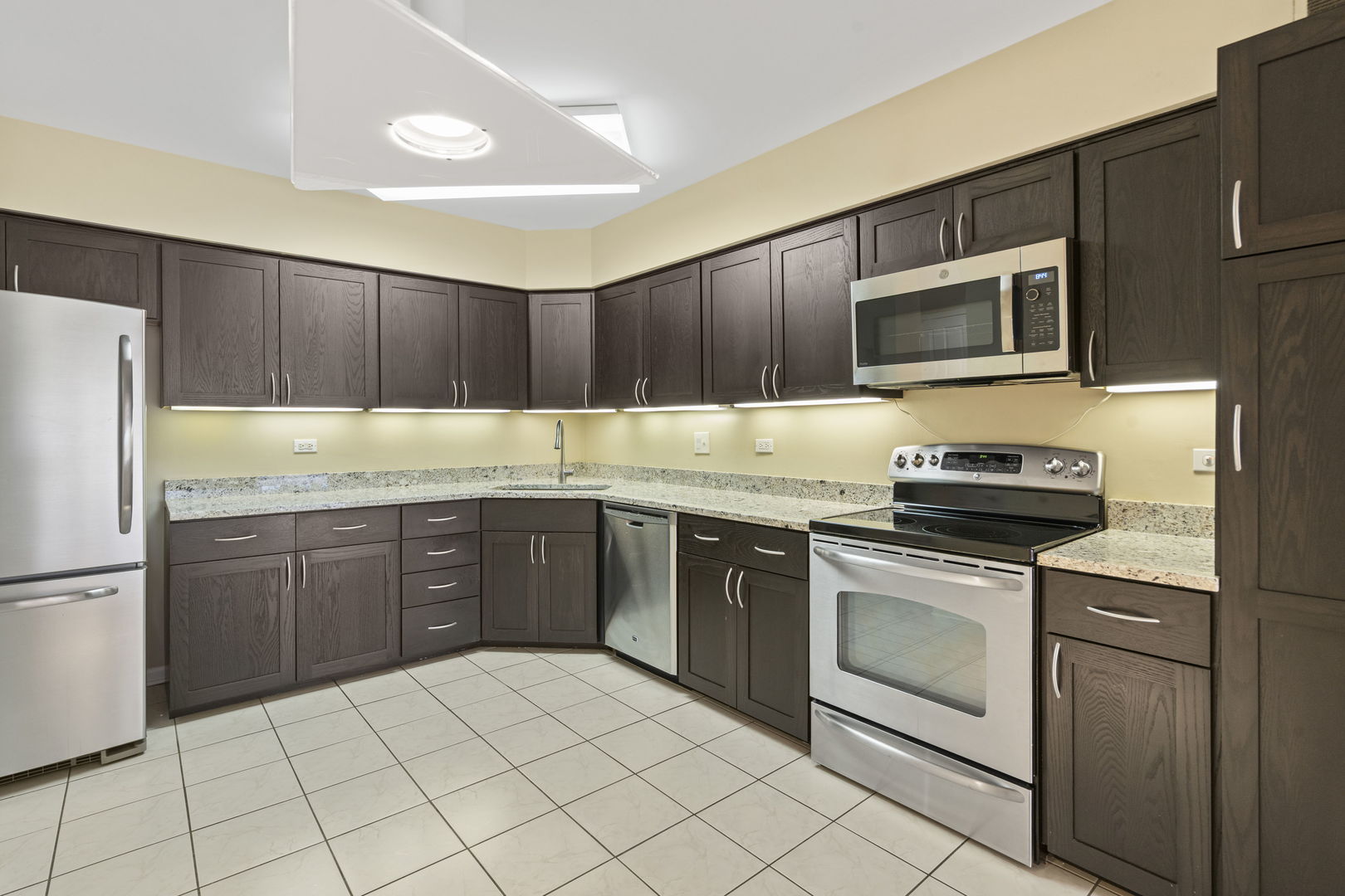3100 Lexington Lane #203, Glenview, IL 60026