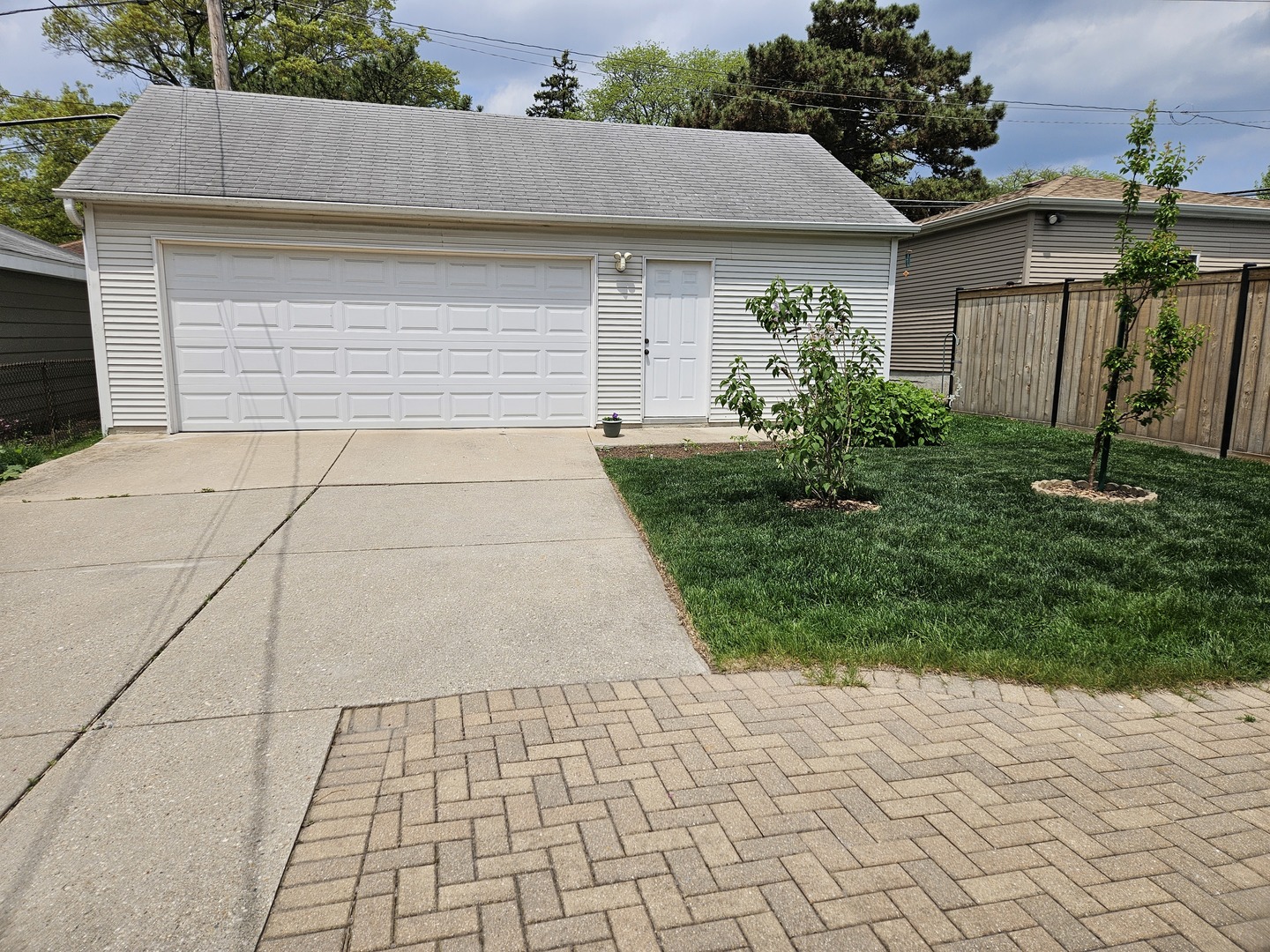 6710 W Harts Road, Niles, IL 60714