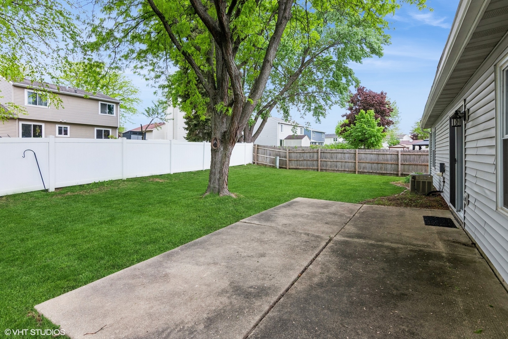 806 Idaho Street, Carol Stream, IL 60188