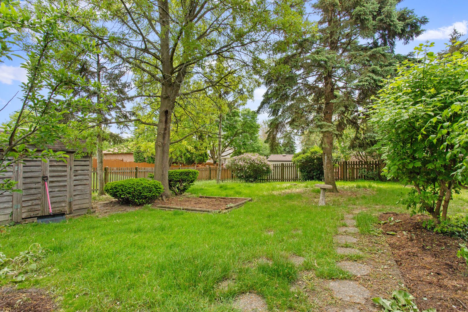 10s241 Wallace Drive, Downers Grove, IL 60516