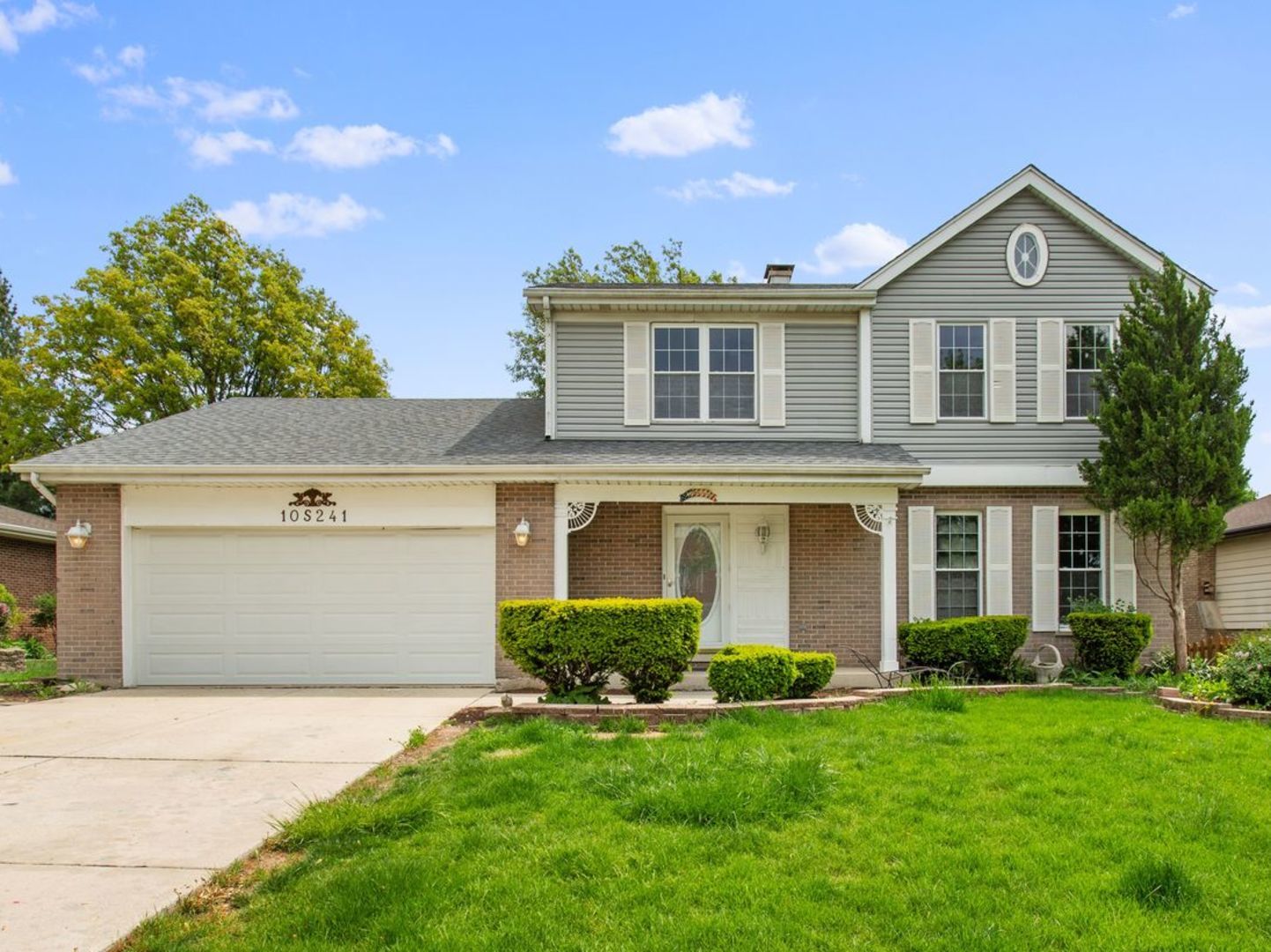 10s241 Wallace Drive, Downers Grove, IL 60516