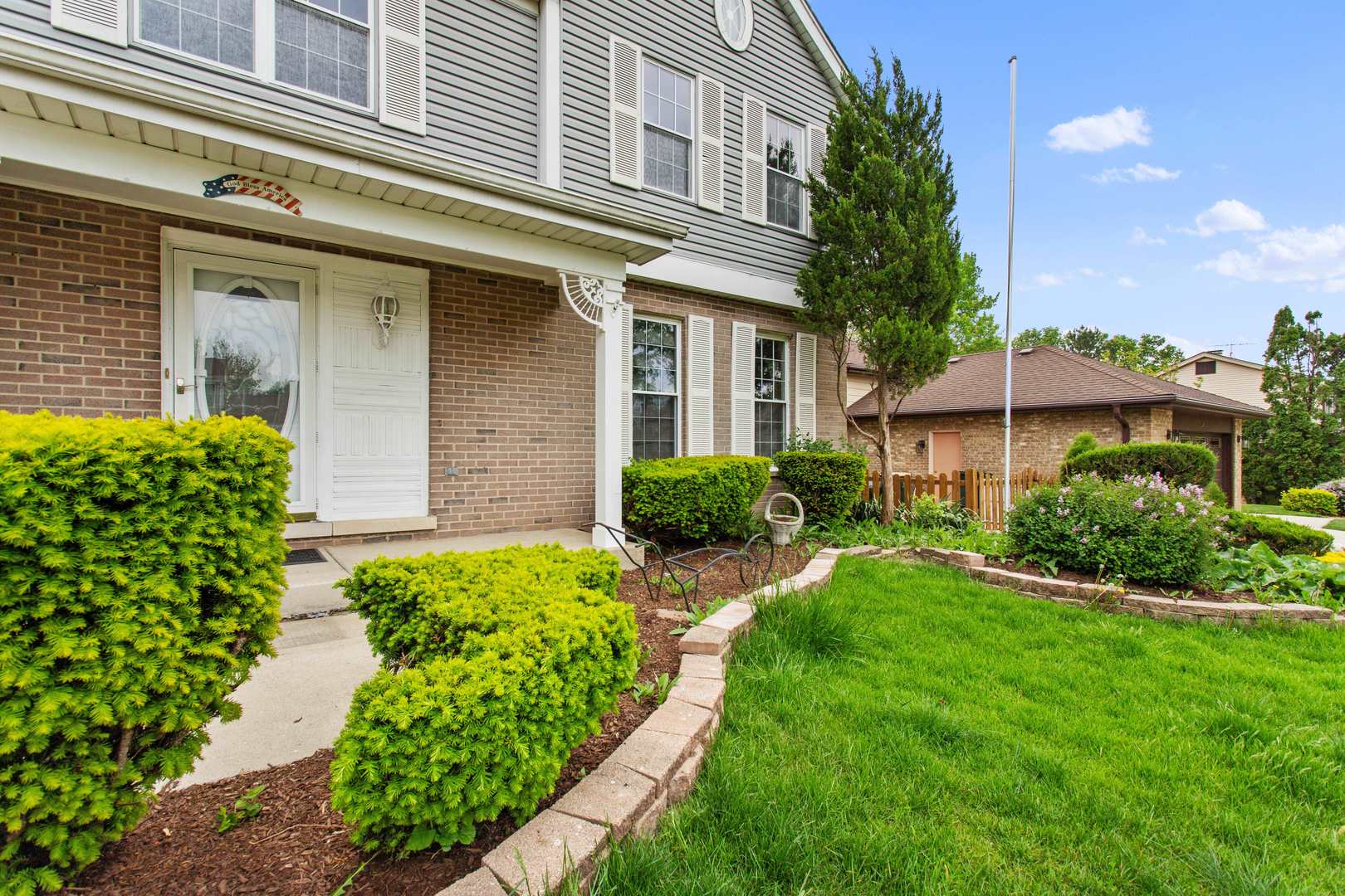 10s241 Wallace Drive, Downers Grove, IL 60516