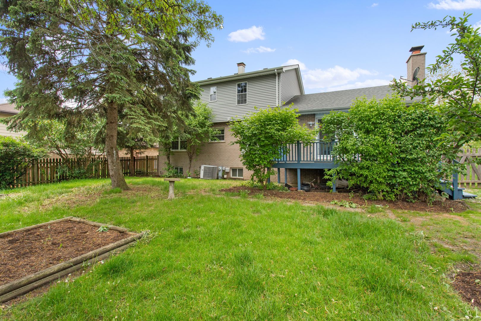 10s241 Wallace Drive, Downers Grove, IL 60516