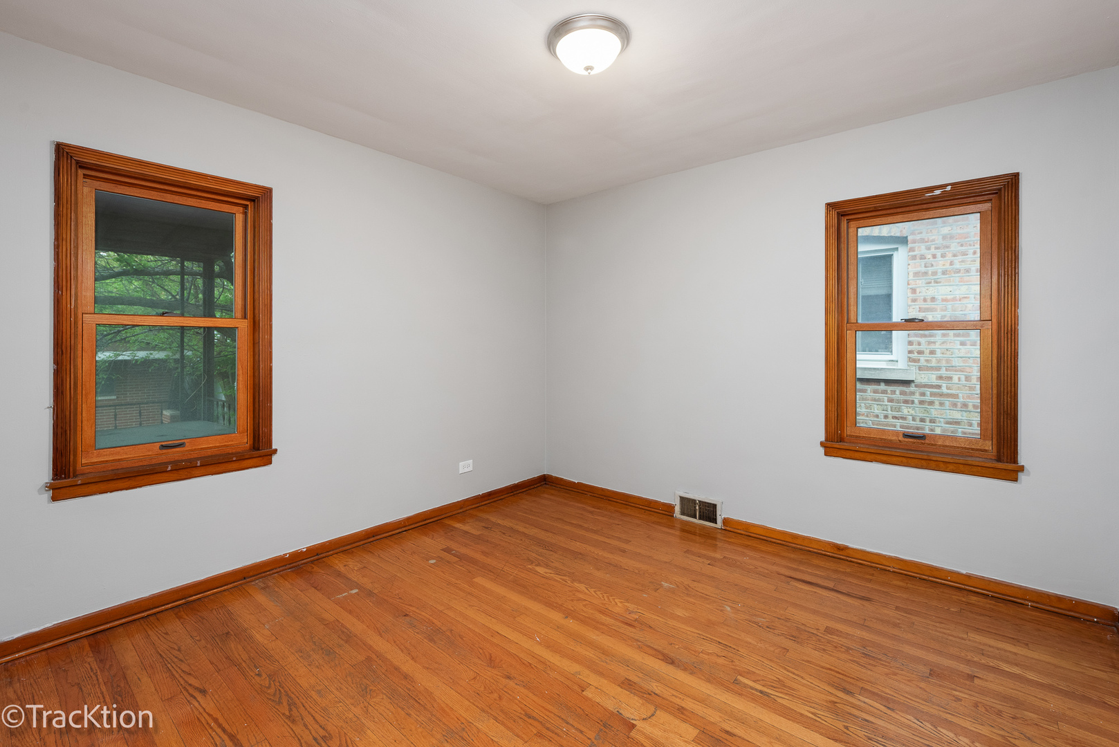 7518 W Forest Preserve Avenue, Chicago, IL 60634