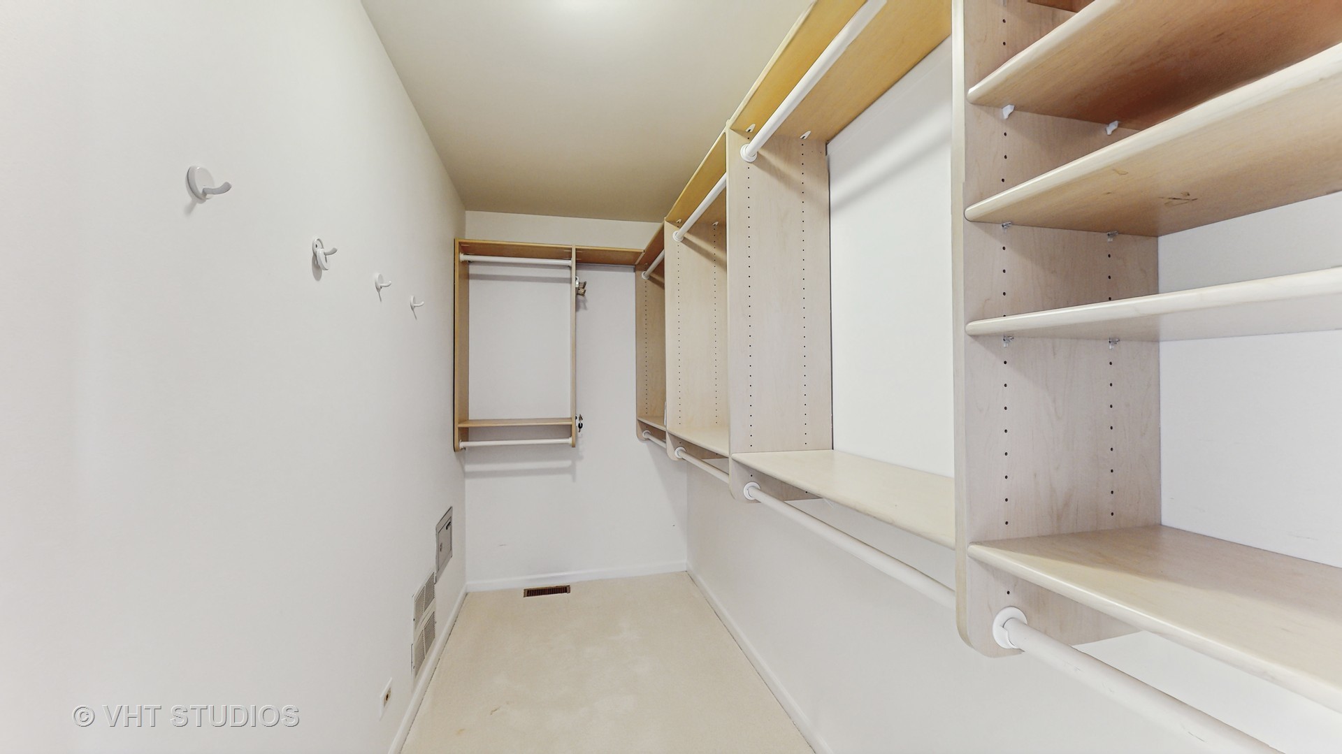 3904 Sarazen Court, Woodridge, IL 60517