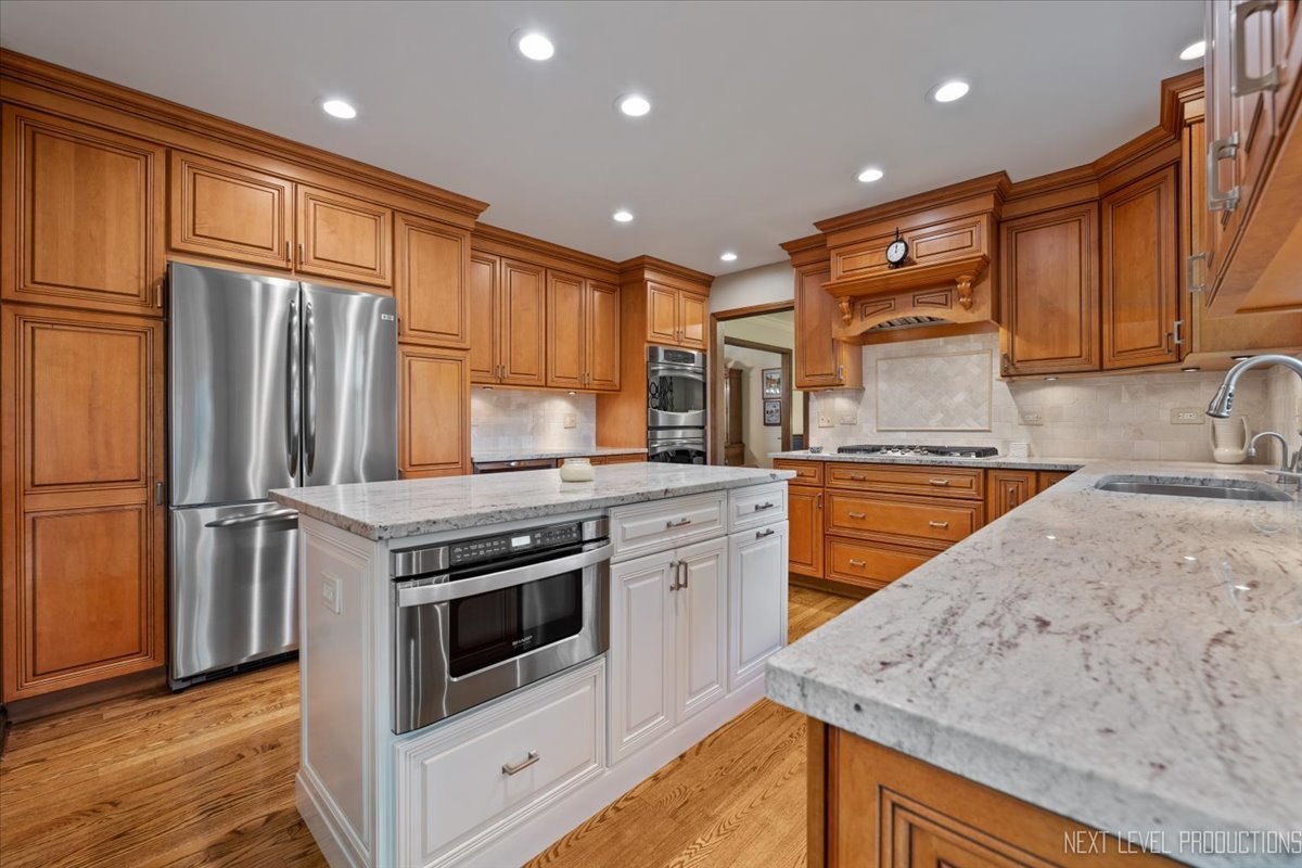 6446 Hanover Court, Lisle, IL 60532