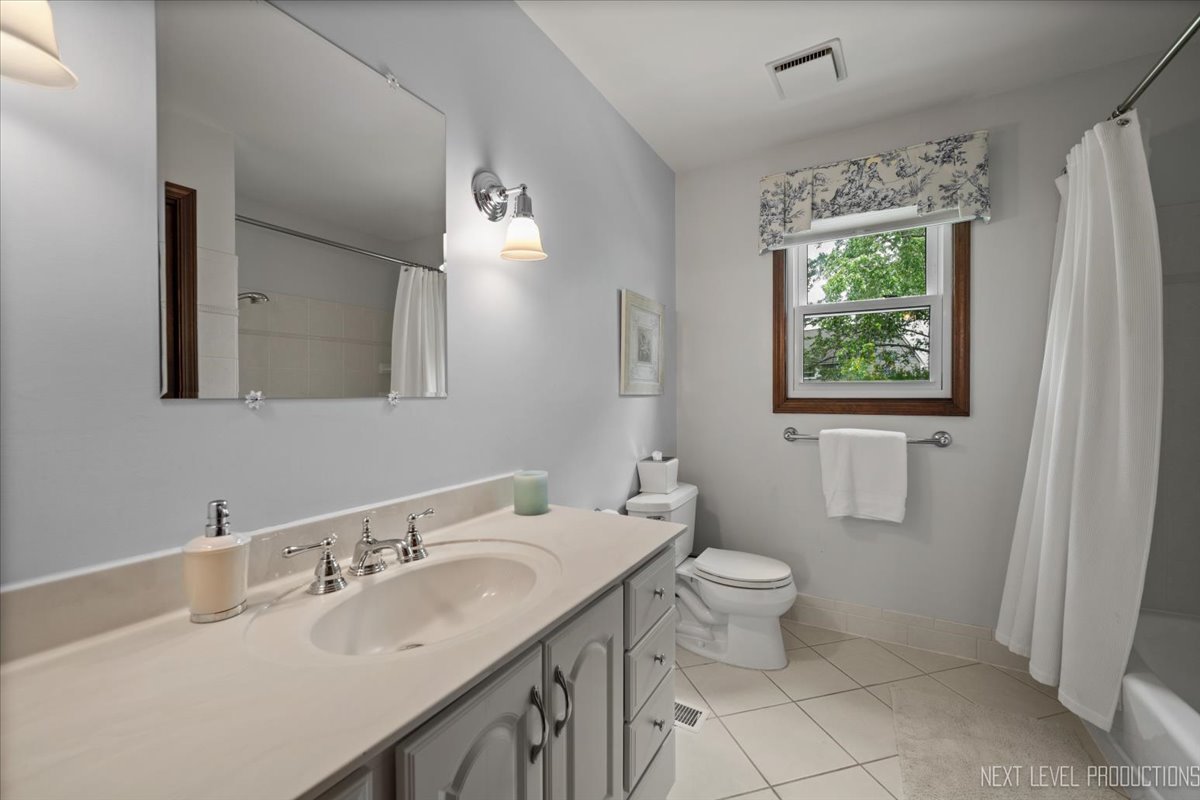 6446 Hanover Court, Lisle, IL 60532