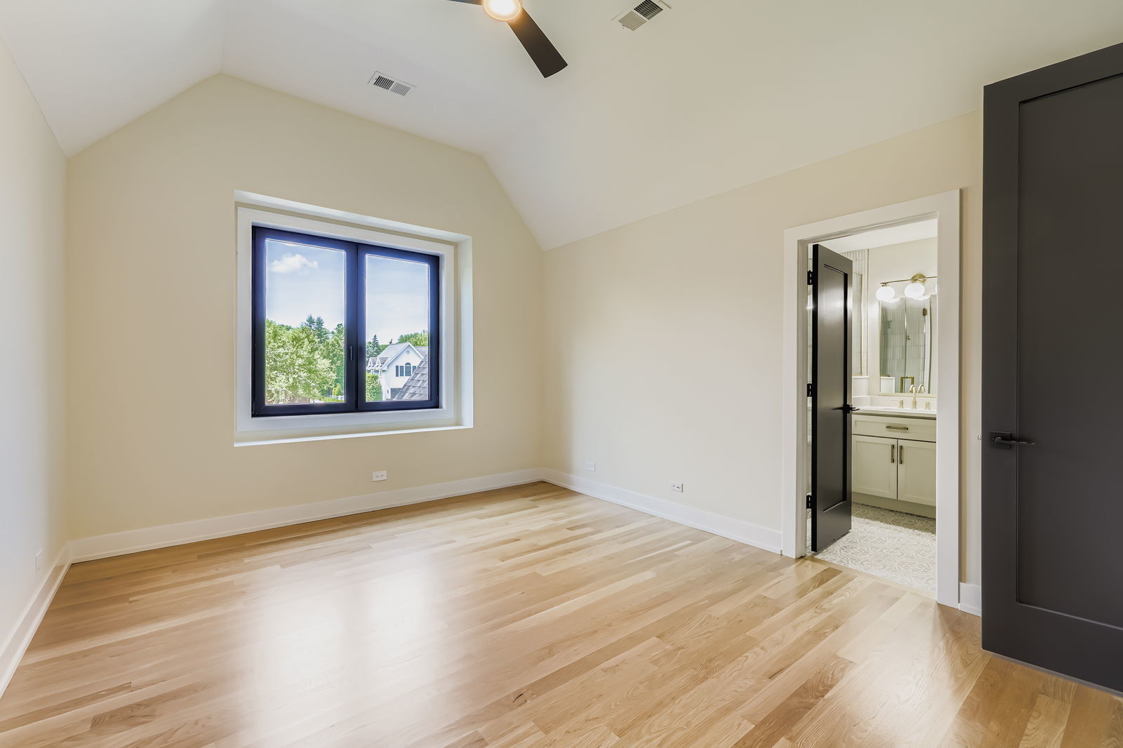 1627 N Evergreen Avenue, Arlington Heights, IL 60004