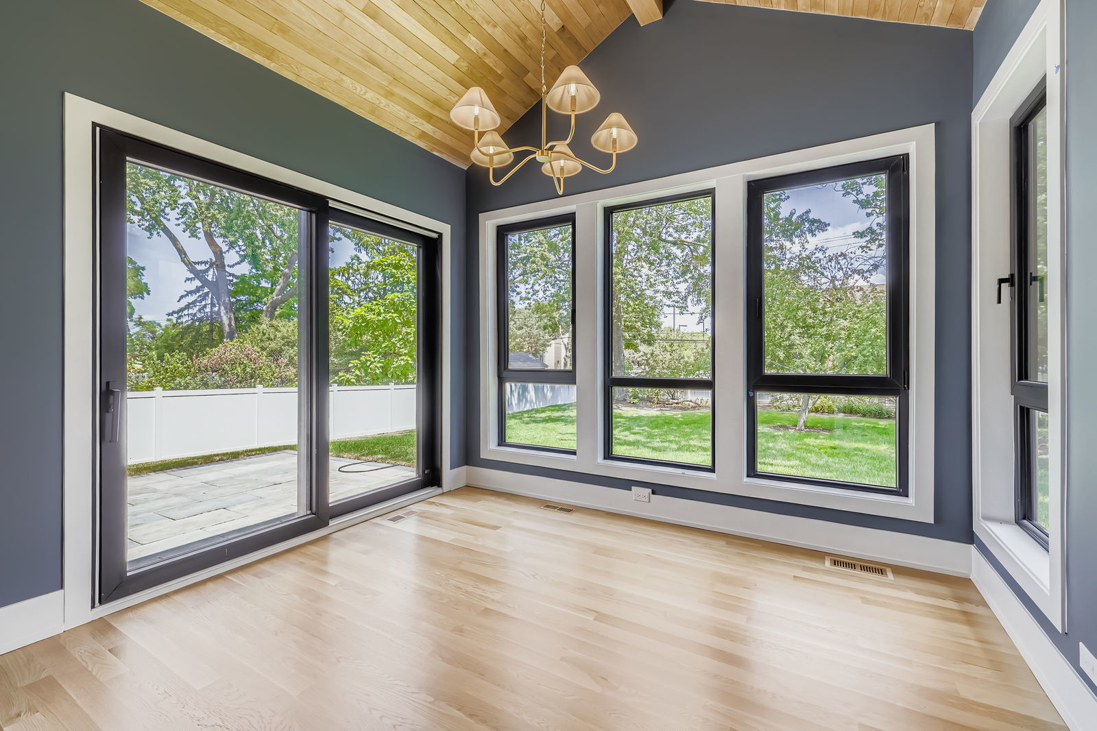 1627 N Evergreen Avenue, Arlington Heights, IL 60004