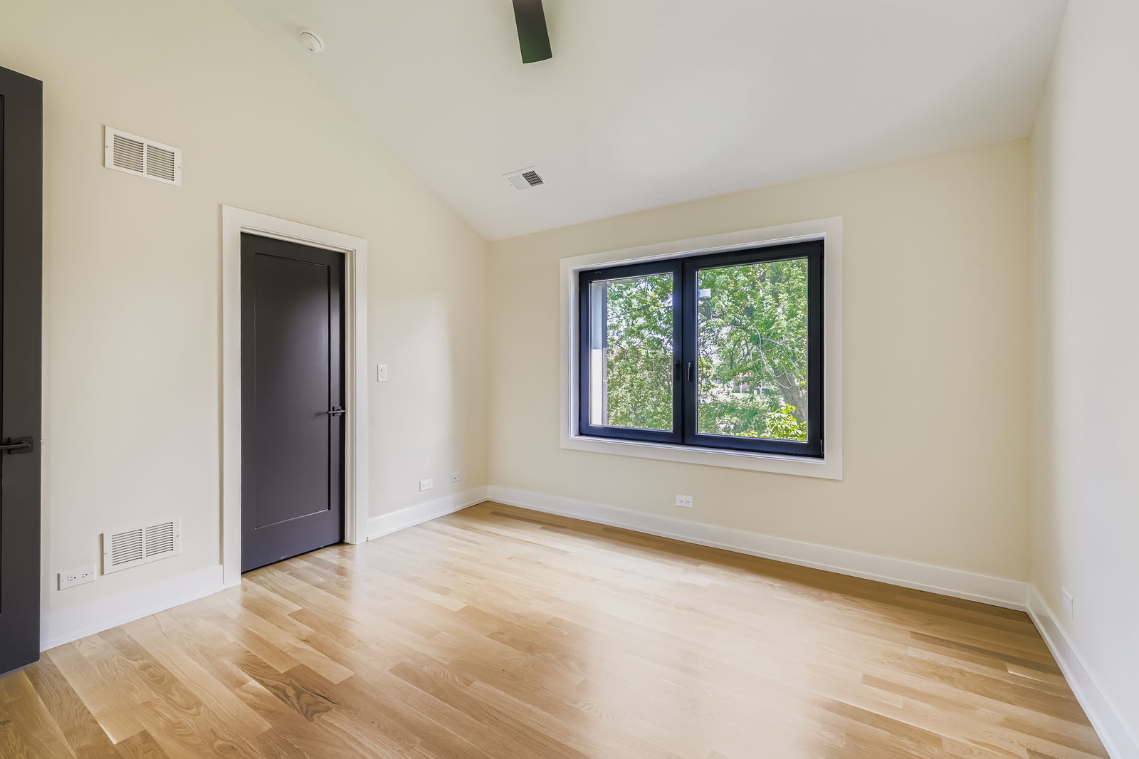 1627 N Evergreen Avenue, Arlington Heights, IL 60004