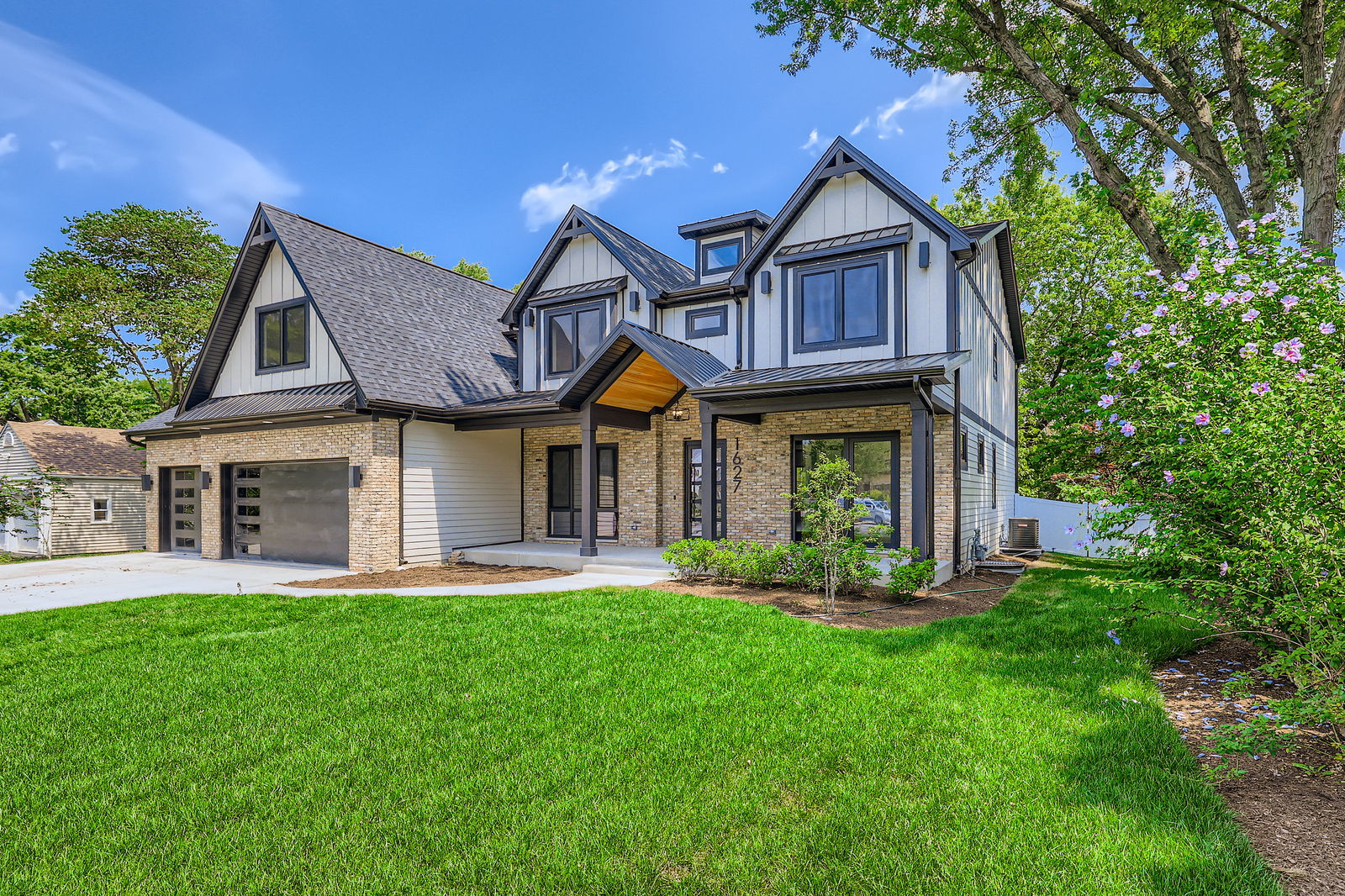1627 N Evergreen Avenue, Arlington Heights, IL 60004