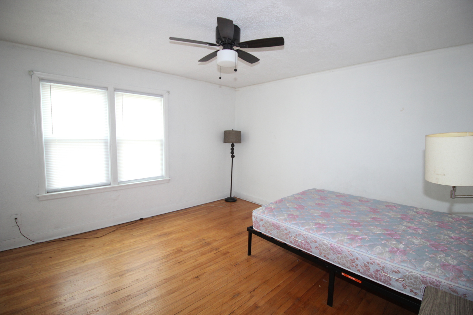 10945 S Artesian Avenue, Chicago, IL 60655