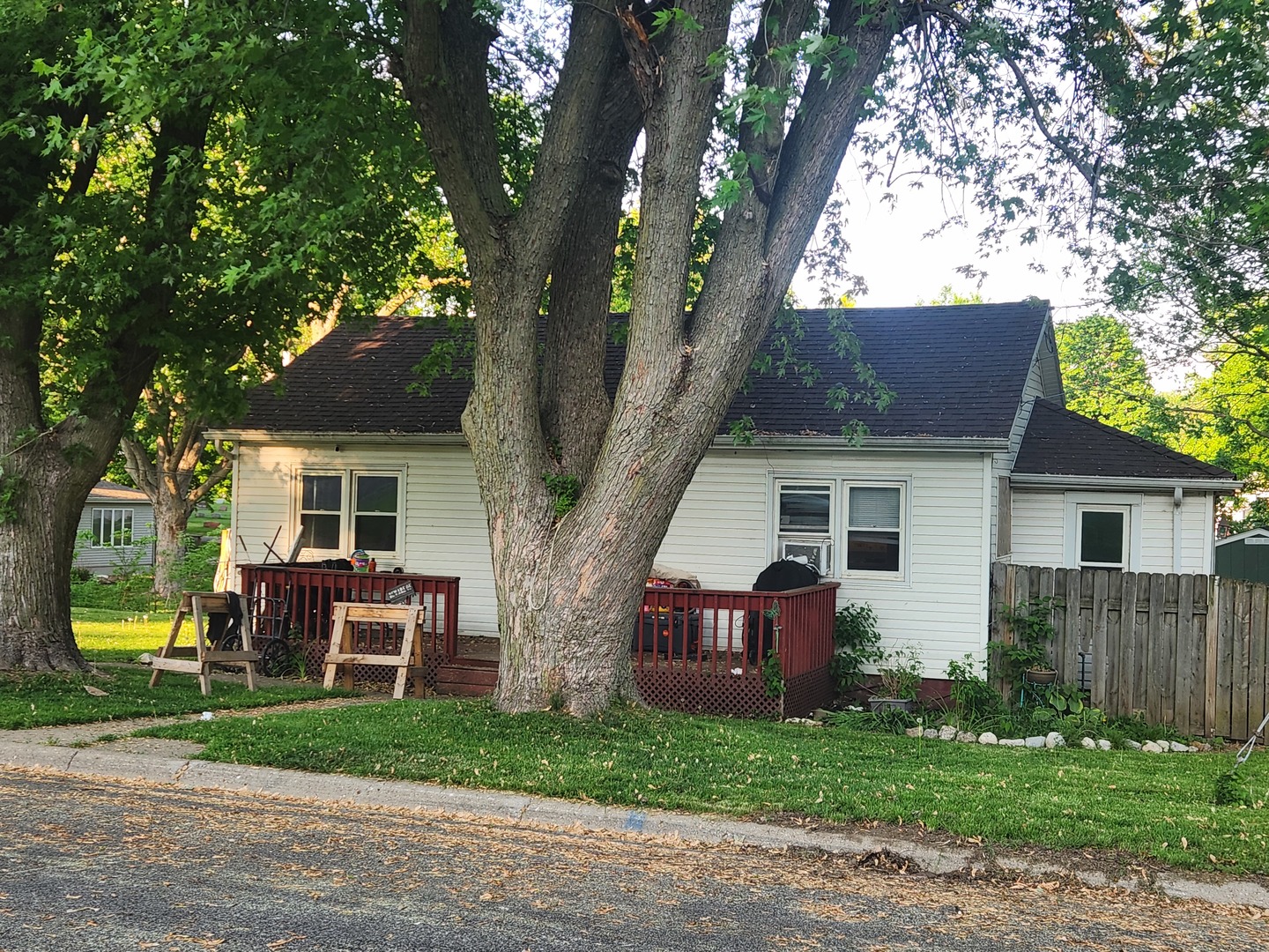 610 N Douglas Street, Roanoke, IL 61561