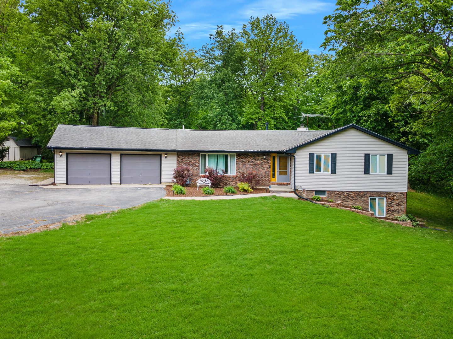 114 Gregory Lane, Lexington, IL 61753