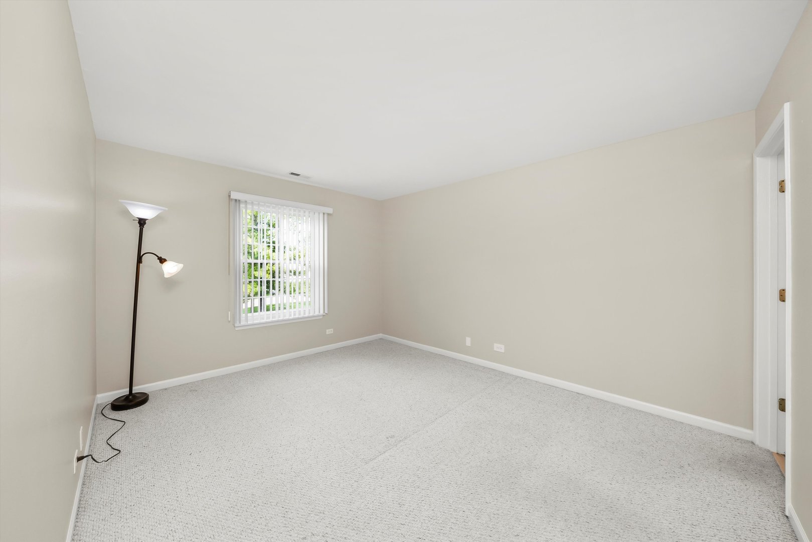 713 Crescent Court #C2, Bartlett, IL 60103