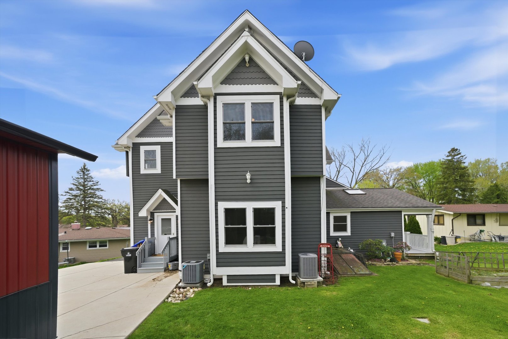 816 W FLORENCE Street, McHenry, IL 60051