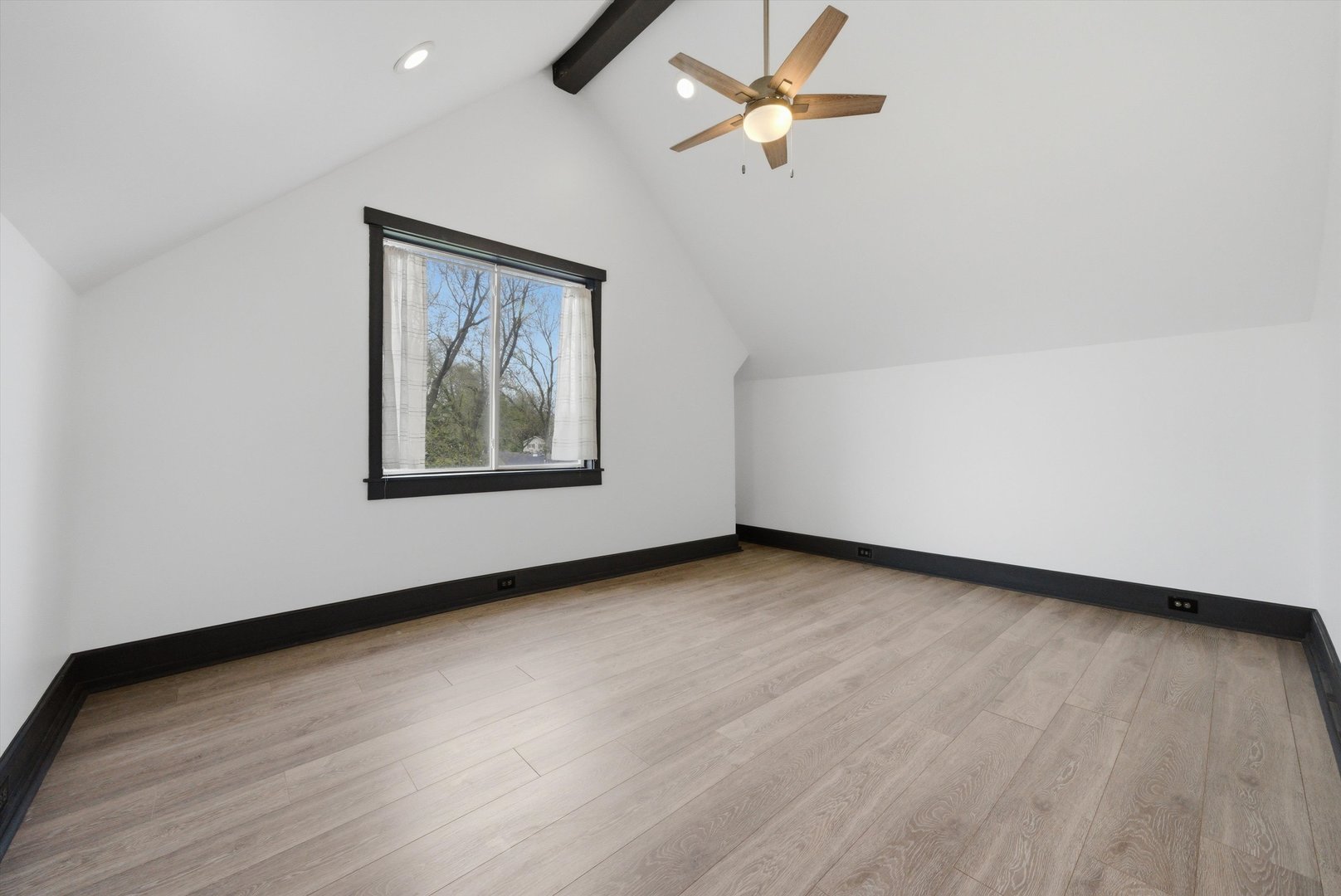 816 W FLORENCE Street, McHenry, IL 60051