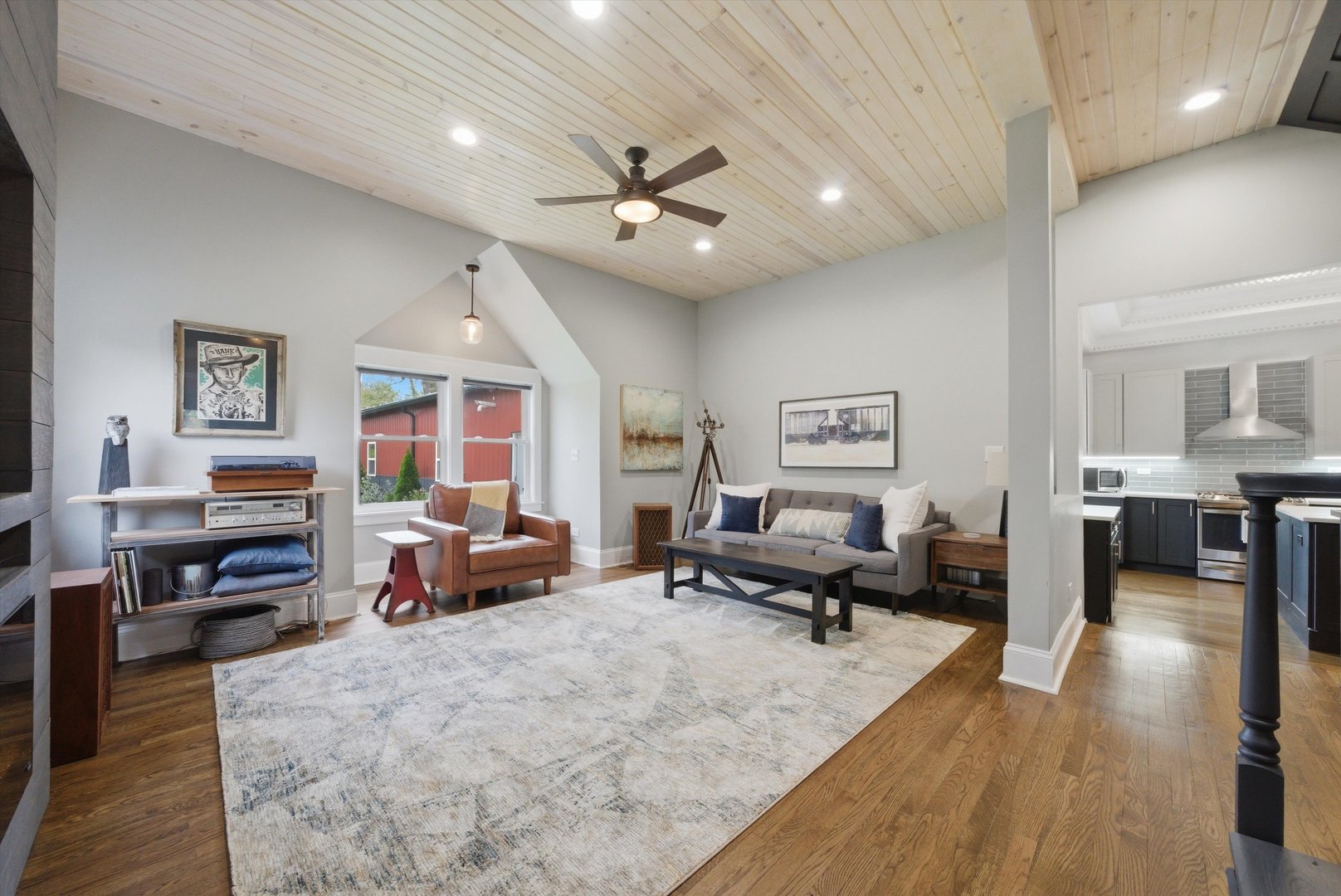 816 W FLORENCE Street, McHenry, IL 60051