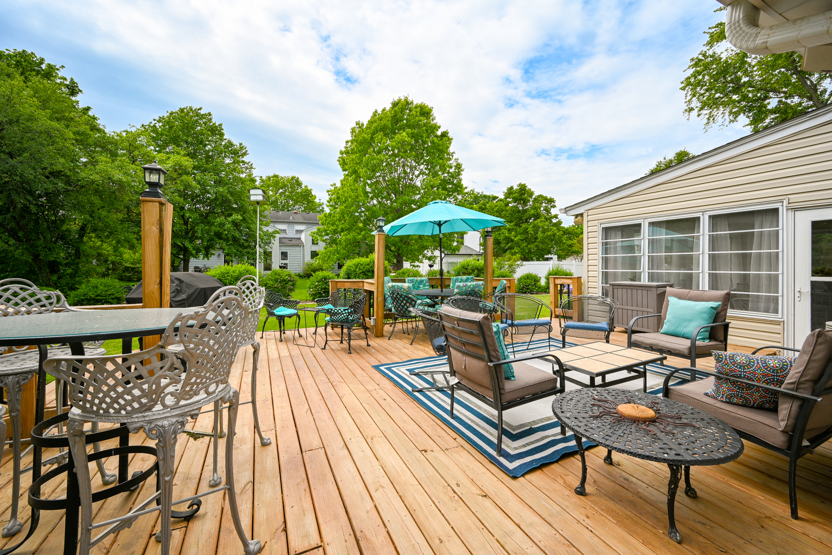 25W651 Towpath Court, Wheaton, IL 60189