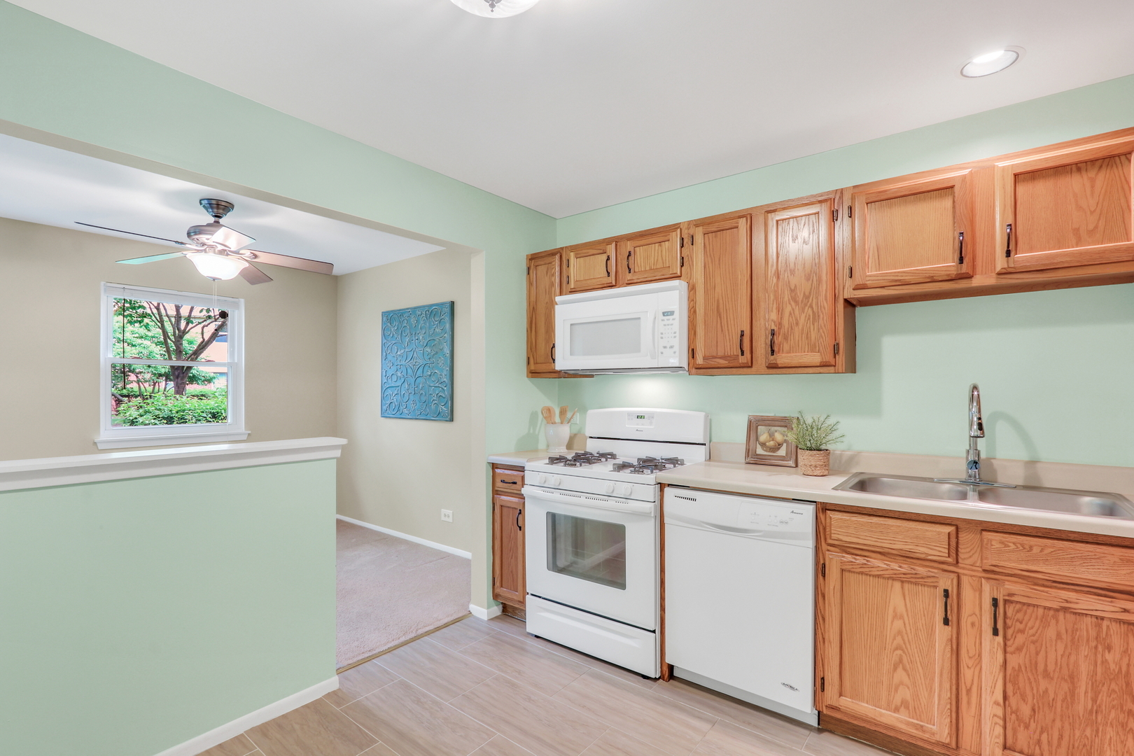 124 Stirling Lane #Z1, Schaumburg, IL 60194
