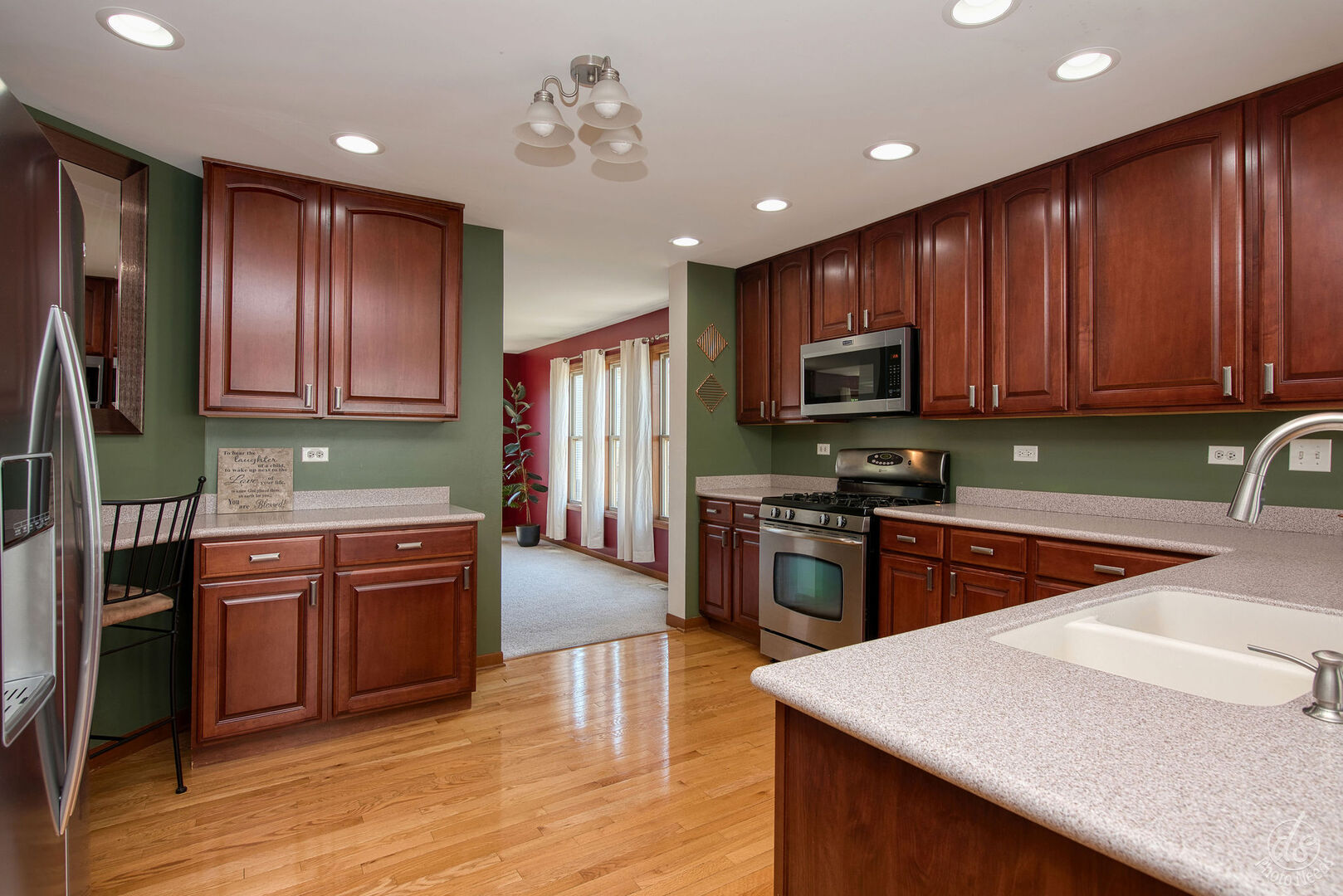 910 Walnut Drive, Kirkland, IL 60146