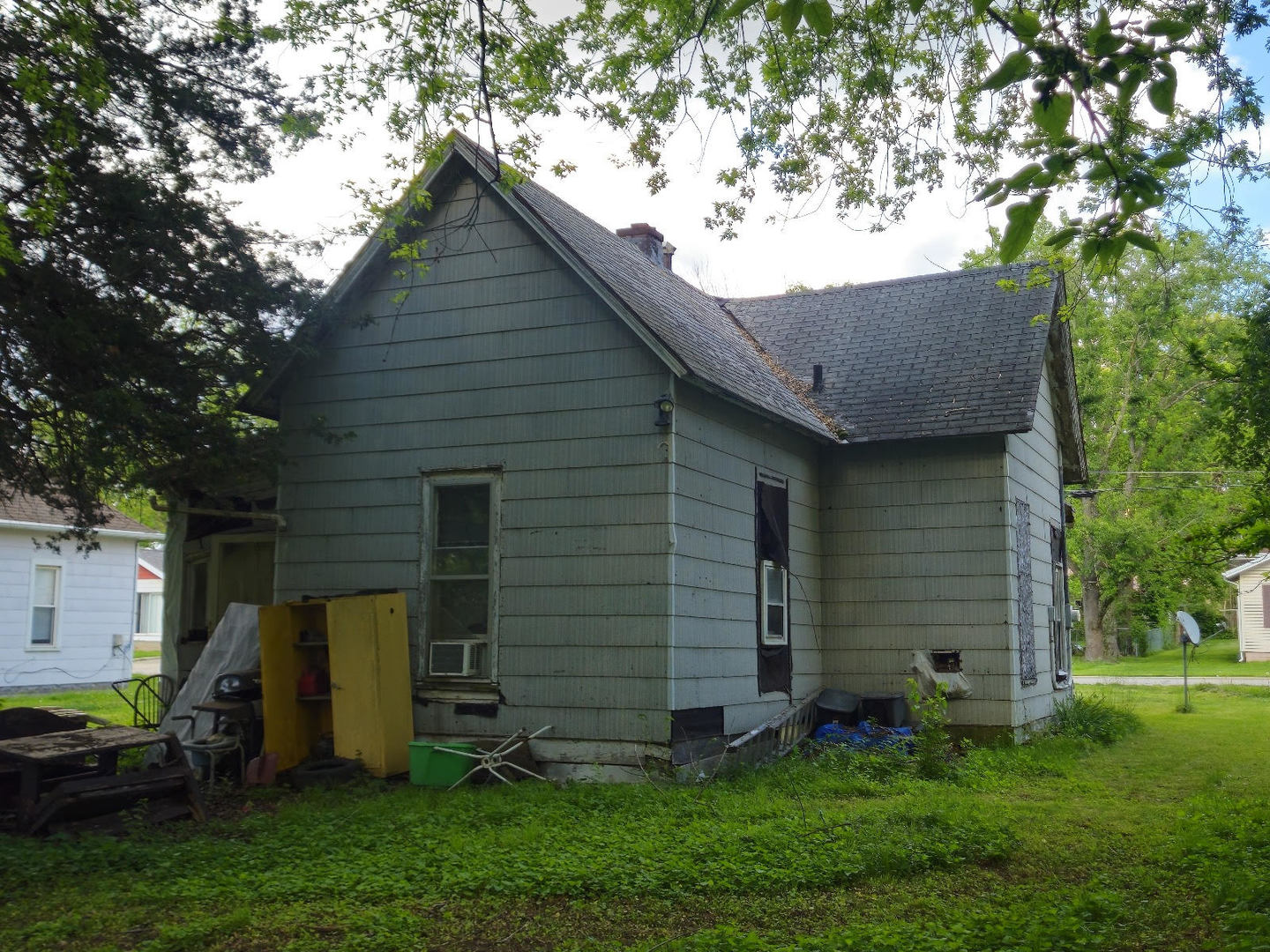 926 Division Street, Charleston, IL 61920