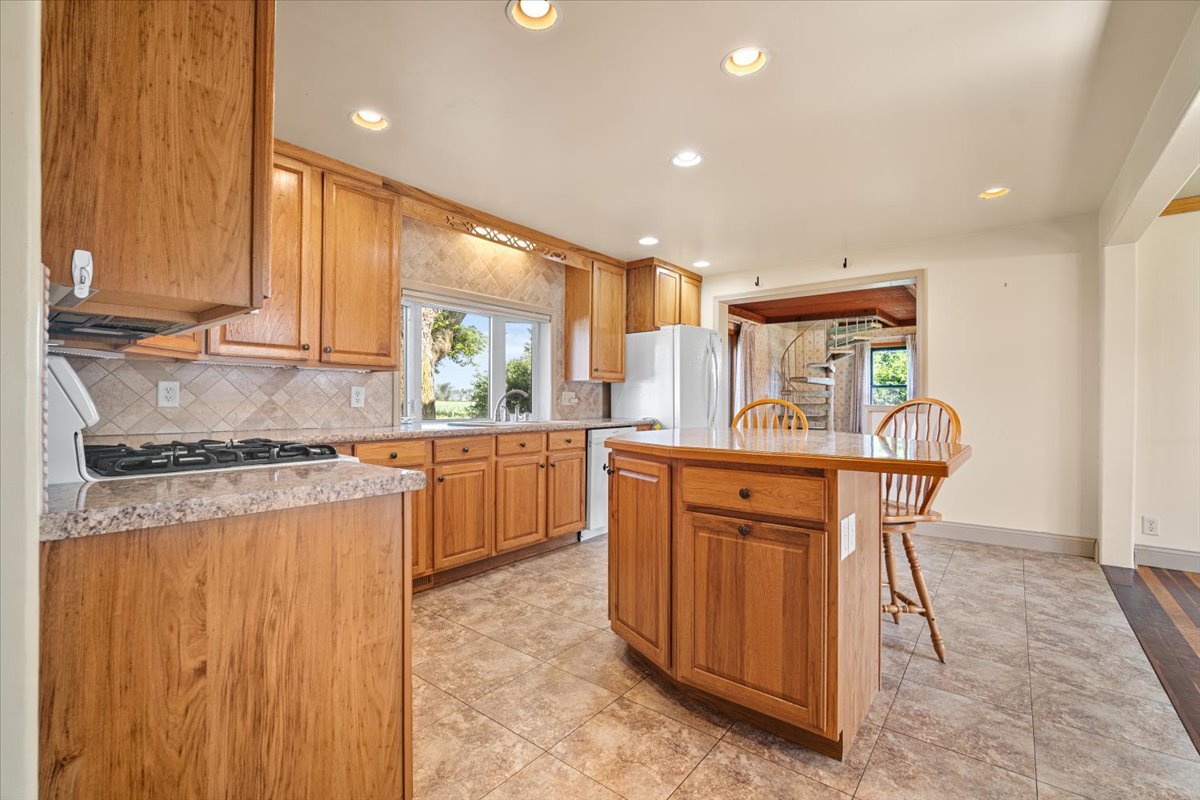 23875 E 00 N Road, Cropsey, IL 61731