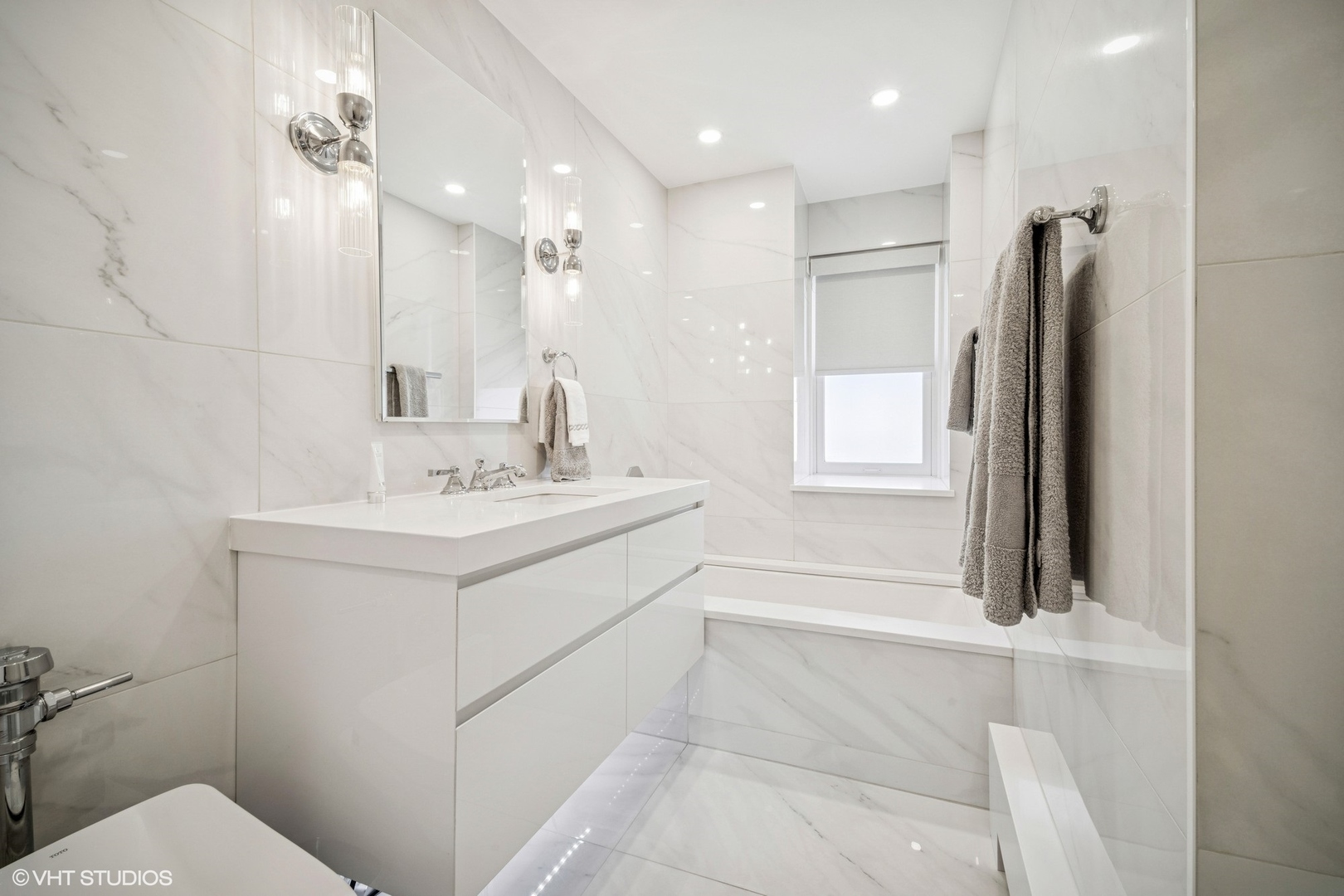 4300 N Marine Drive #306, Chicago, IL 60613