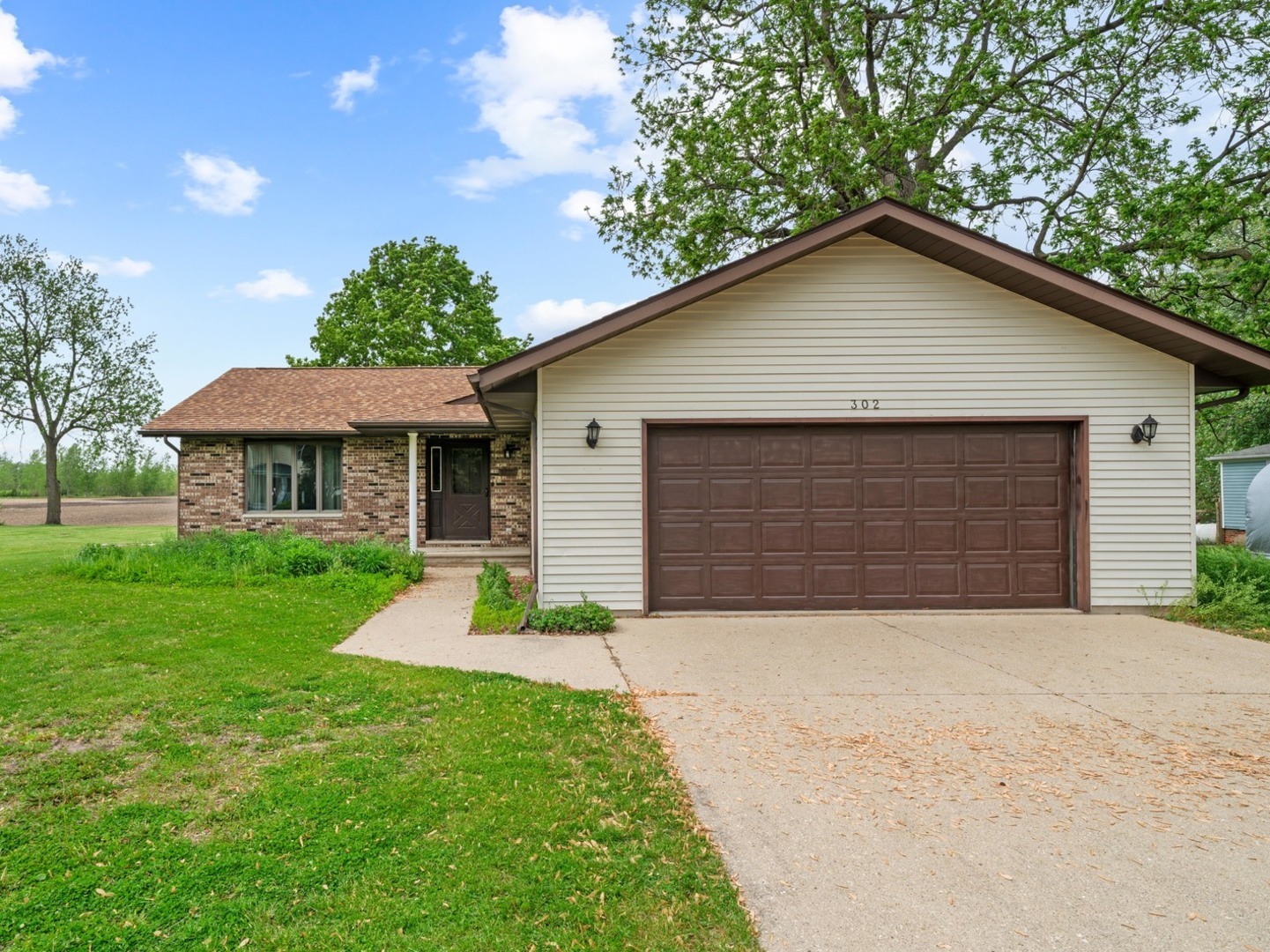 302 E Brown Street, Earlville, IL 60518