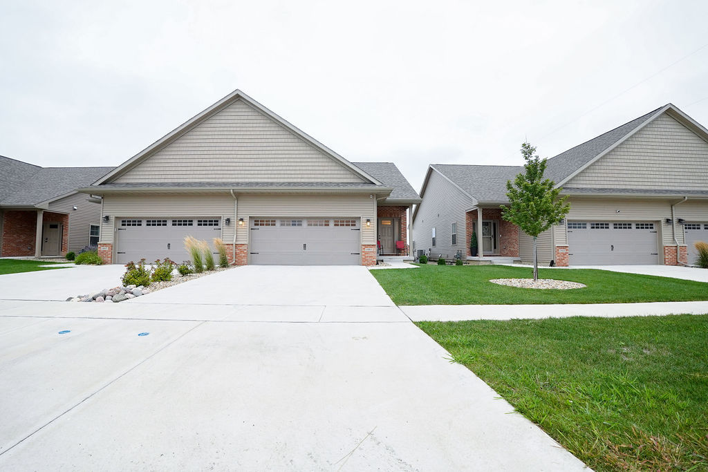 1905 Glenbridge Road, Bloomington, IL 61704