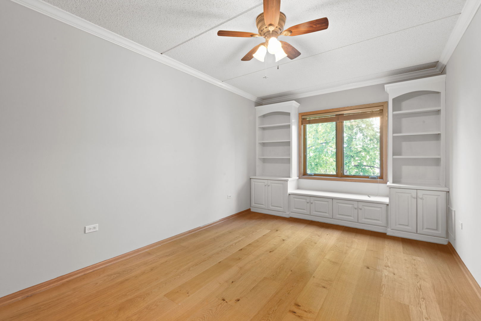100 N Gary Avenue #304, Wheaton, IL 60187