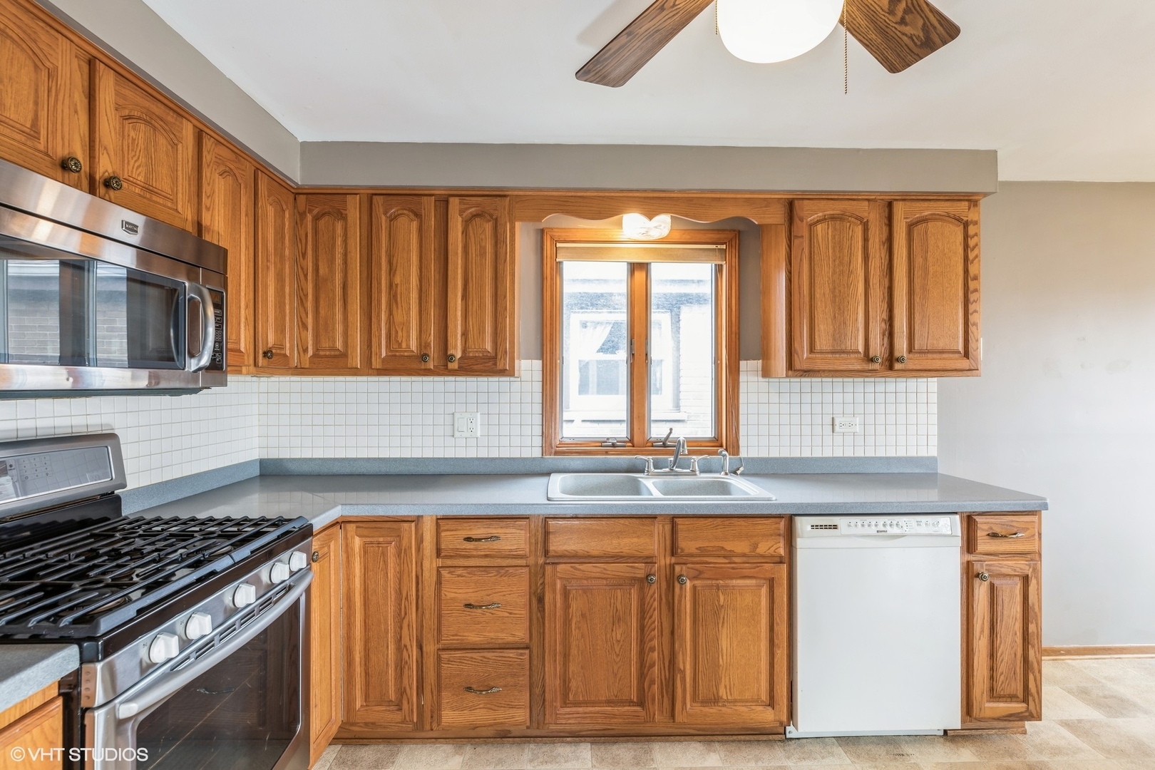 12746 S Marquette Avenue, Chicago, IL 60633