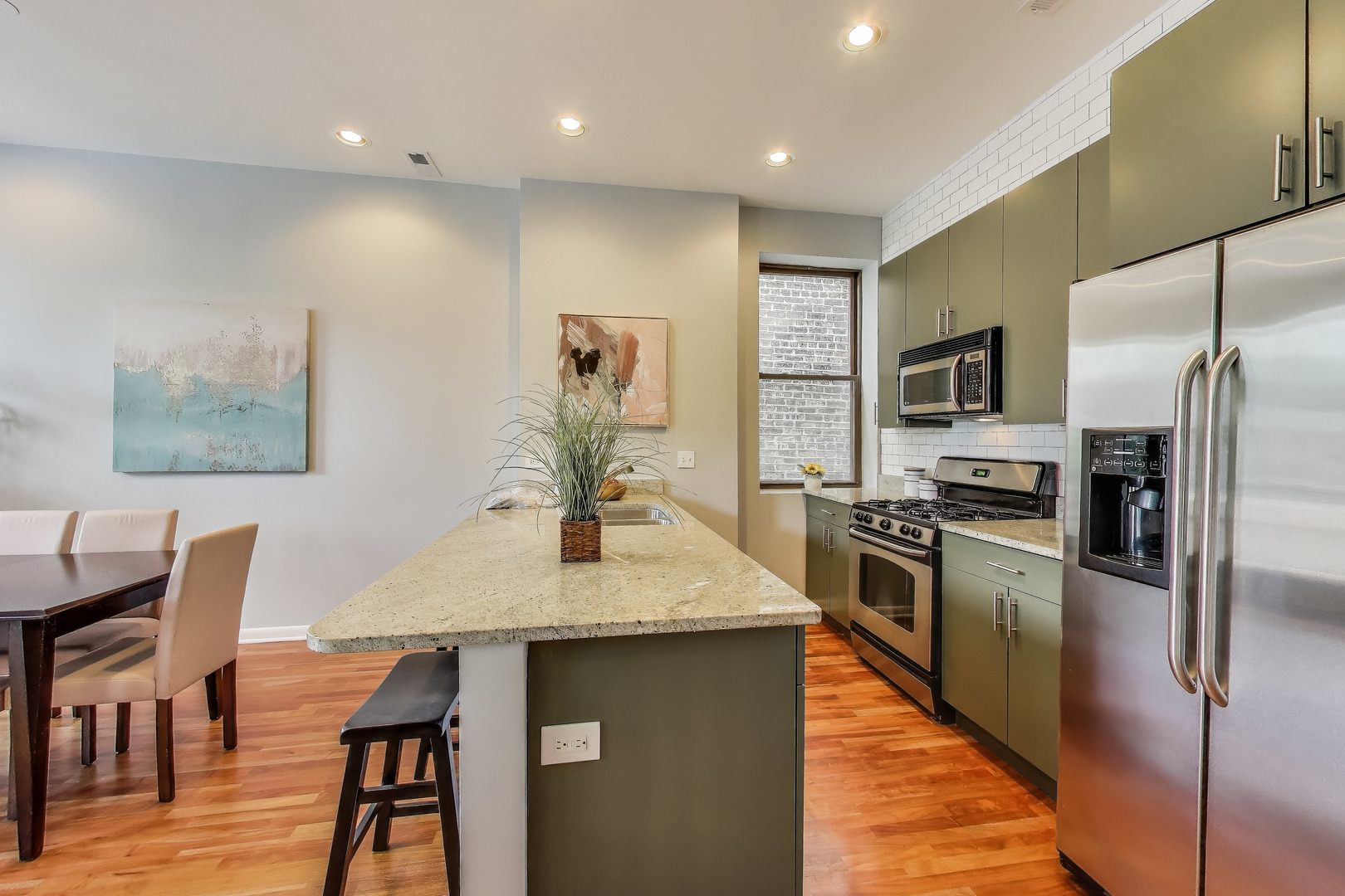 847 N Damen Avenue #2R, Chicago, IL 60622