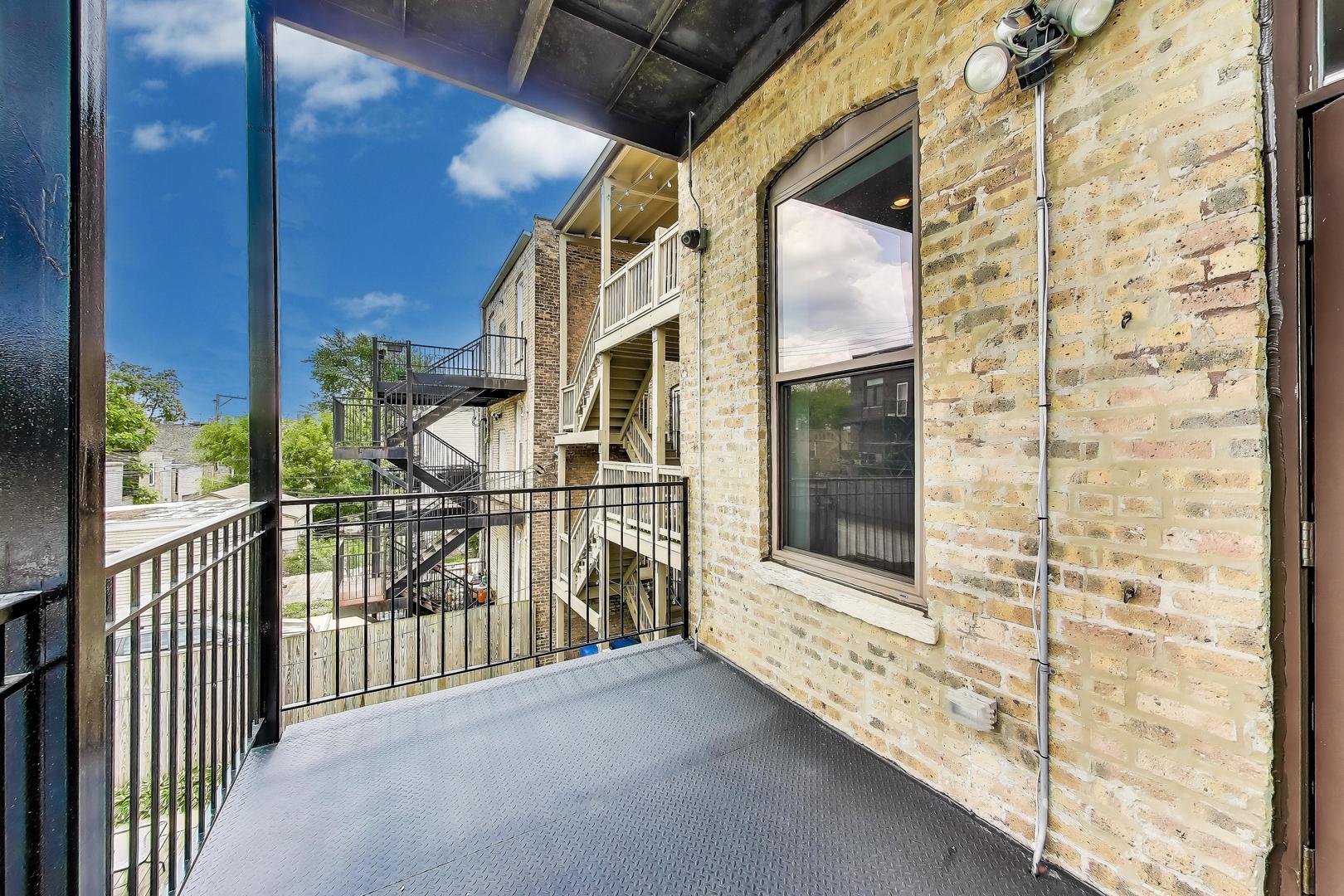847 N Damen Avenue #2R, Chicago, IL 60622