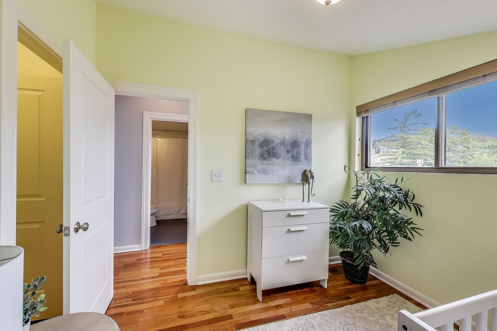 847 N Damen Avenue #2R, Chicago, IL 60622