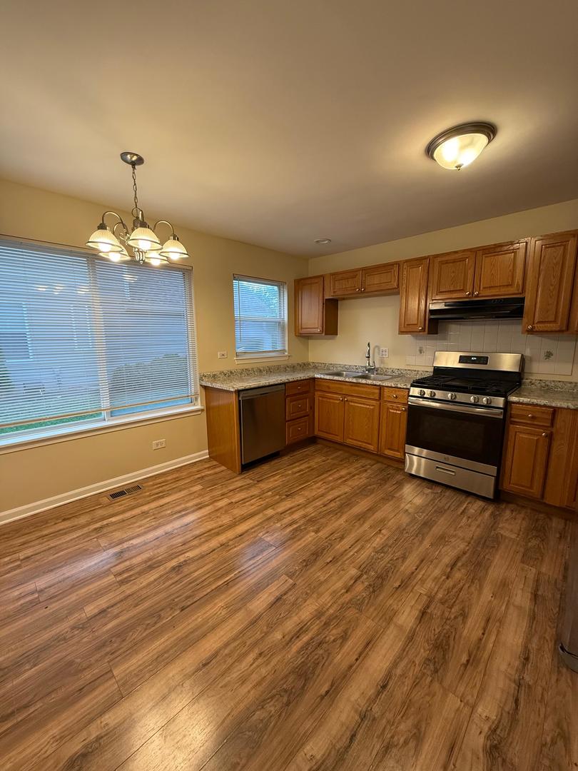 2404 Lexington Lane, Naperville, IL 60540