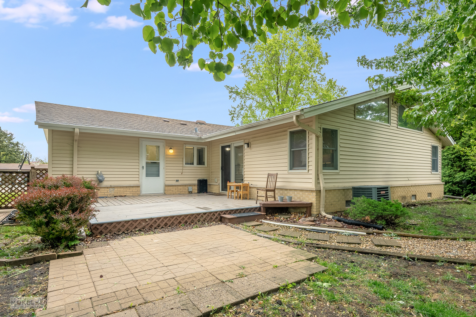566 Ridge Avenue, Elk Grove Village, IL 60007