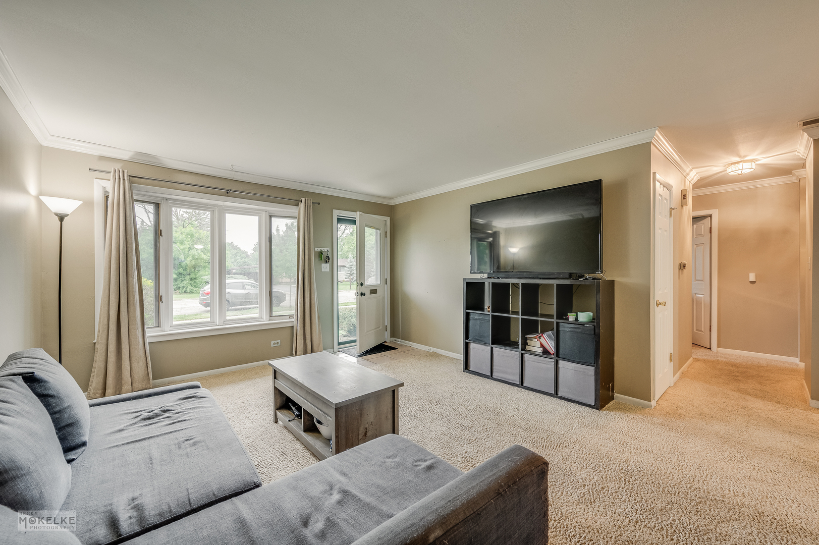 566 Ridge Avenue, Elk Grove Village, IL 60007