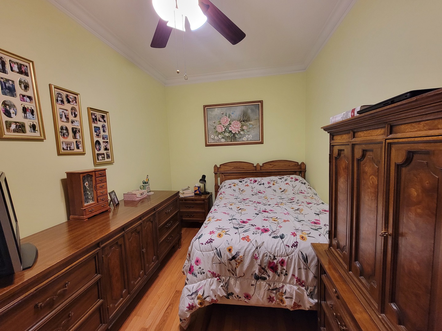 5202 W Winona Street, Chicago, IL 60630