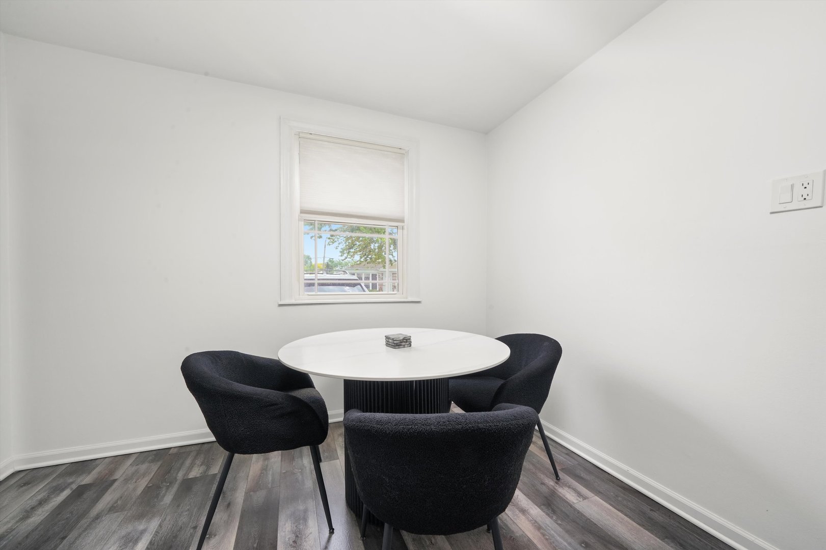 8016 S Knox Avenue, Chicago, IL 60652